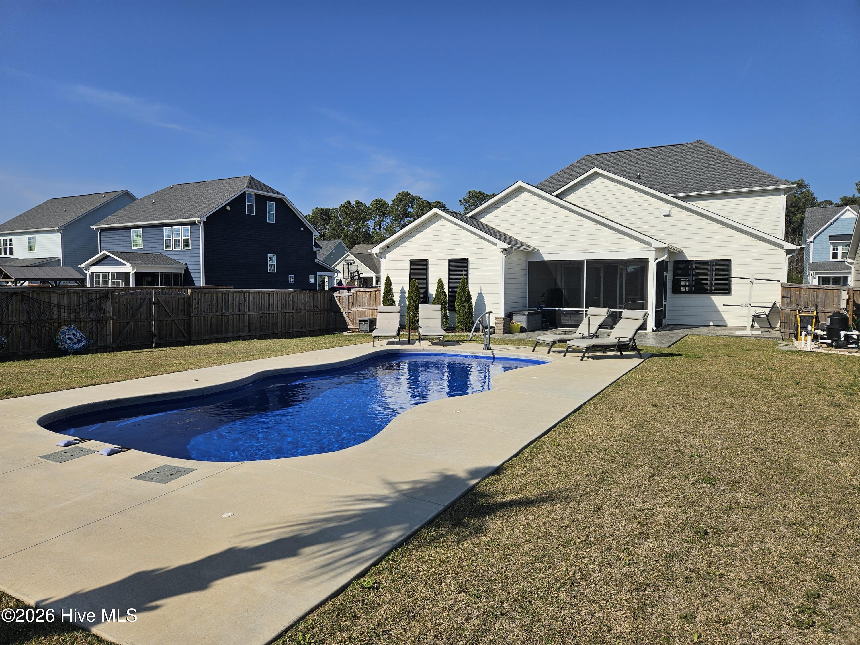 100569163 | Photo 32