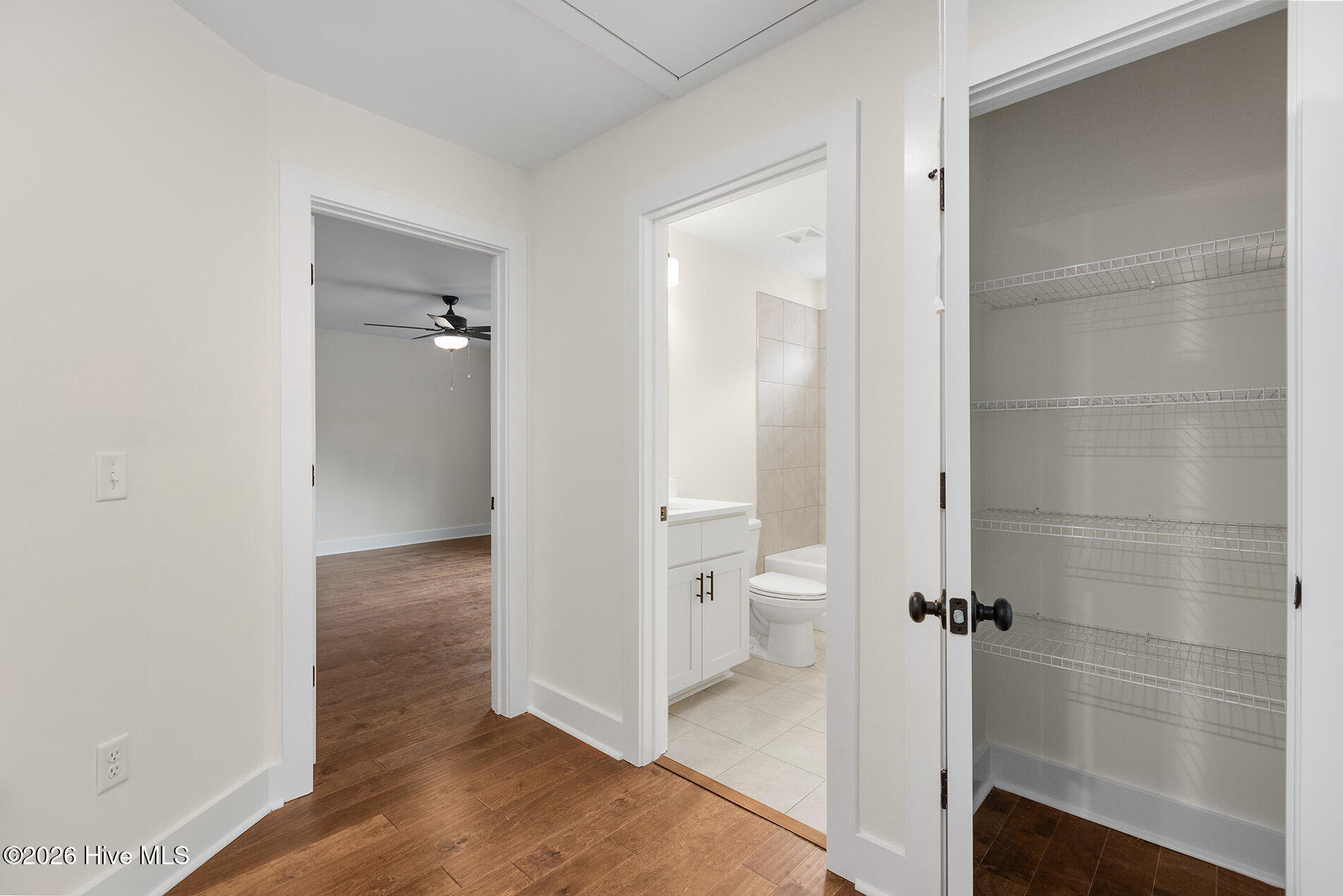 100544259 | Photo 25