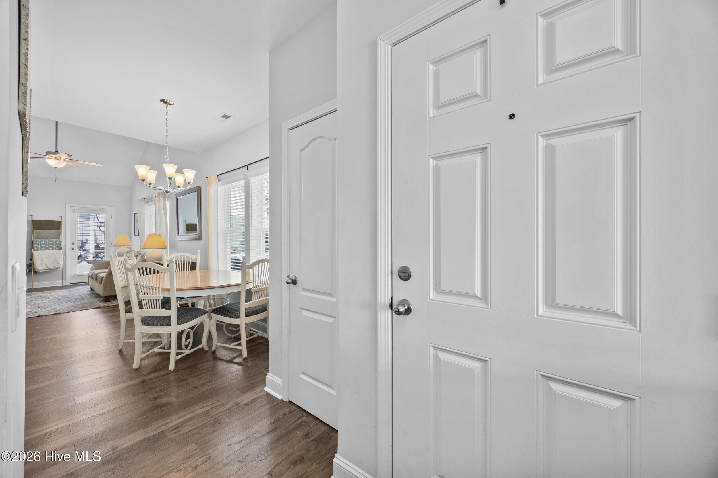 100555310 | Photo 12