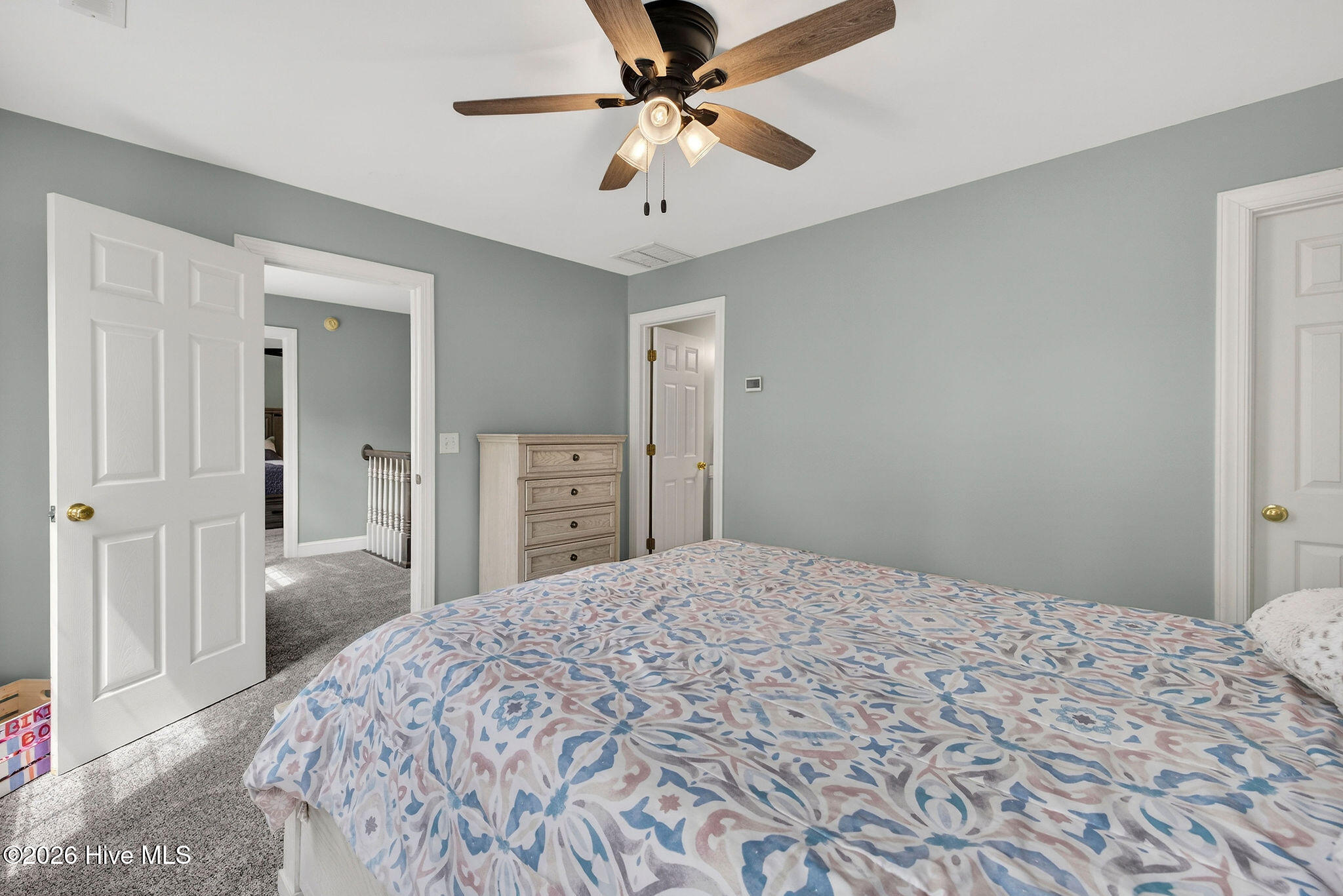 100563131 | Photo 43