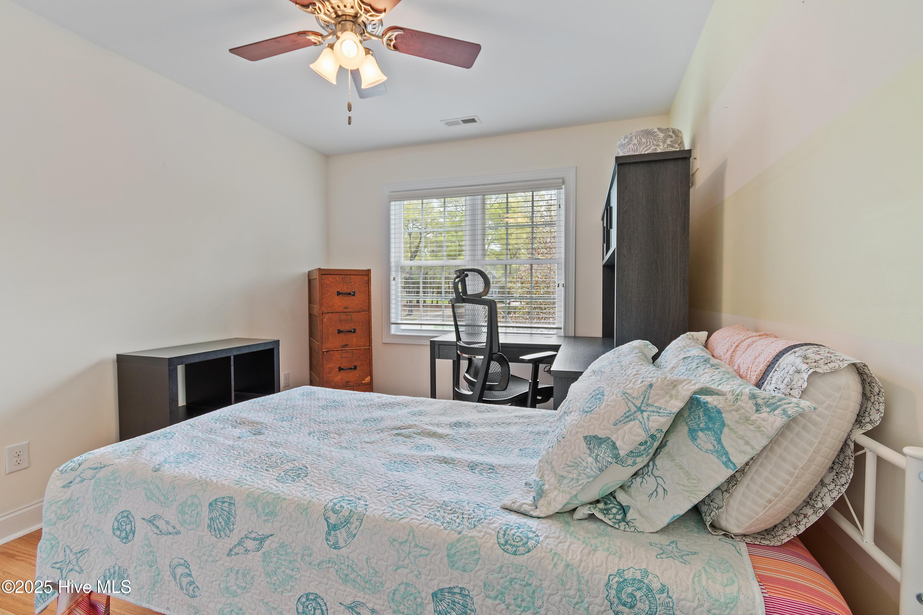 100520830 | Photo 45