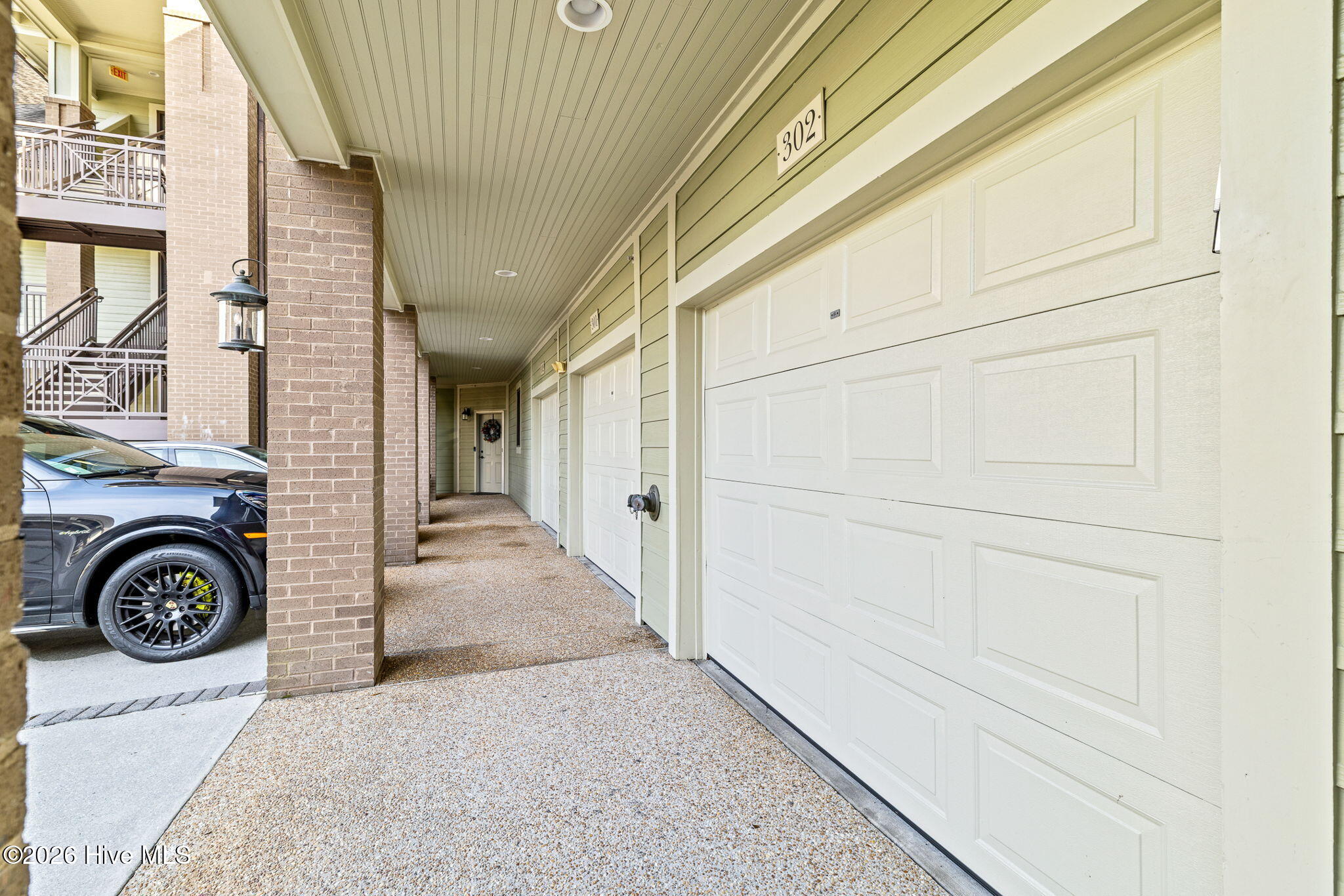 100557806 | Photo 42