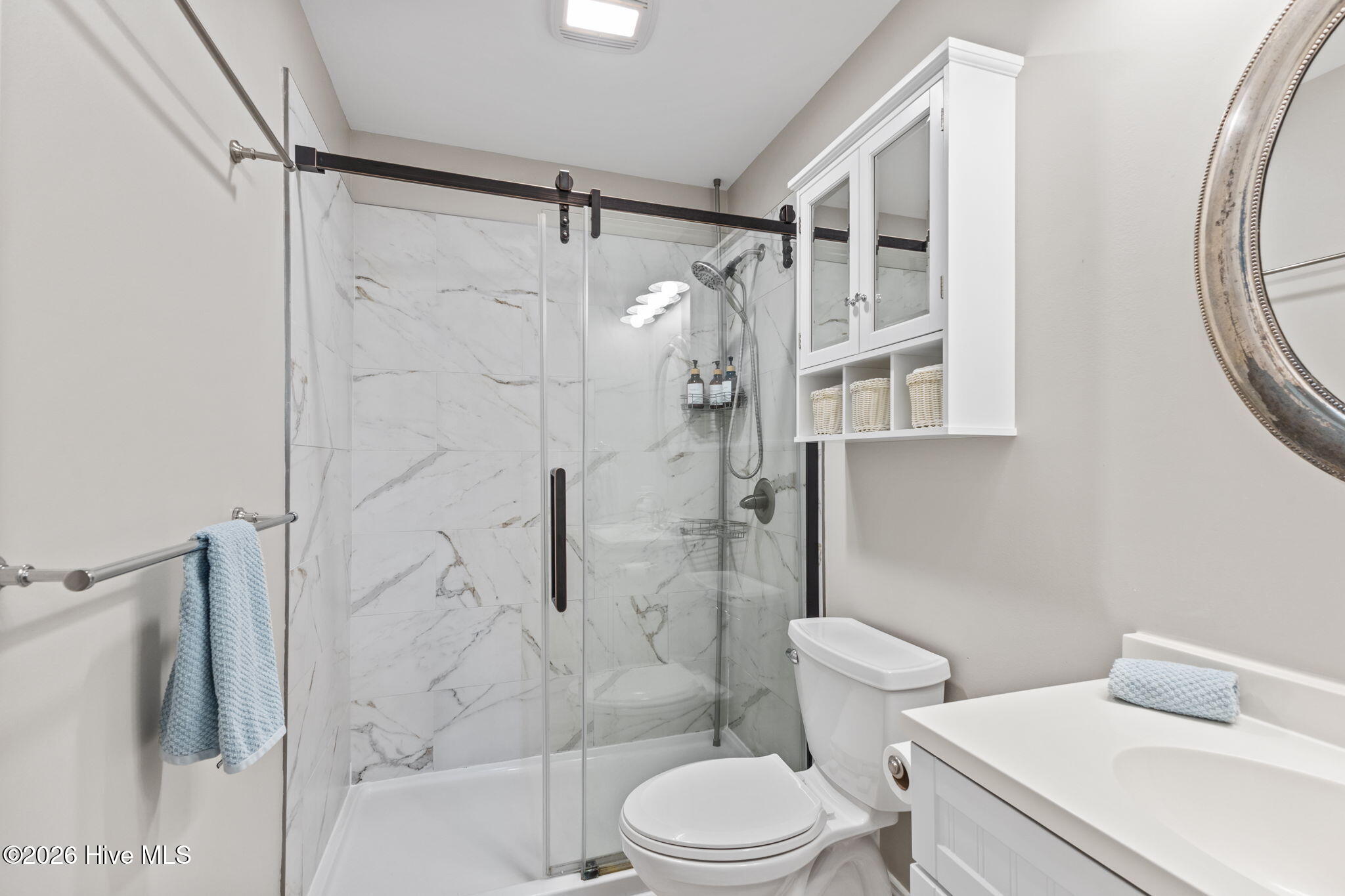 100568584 | Photo 32