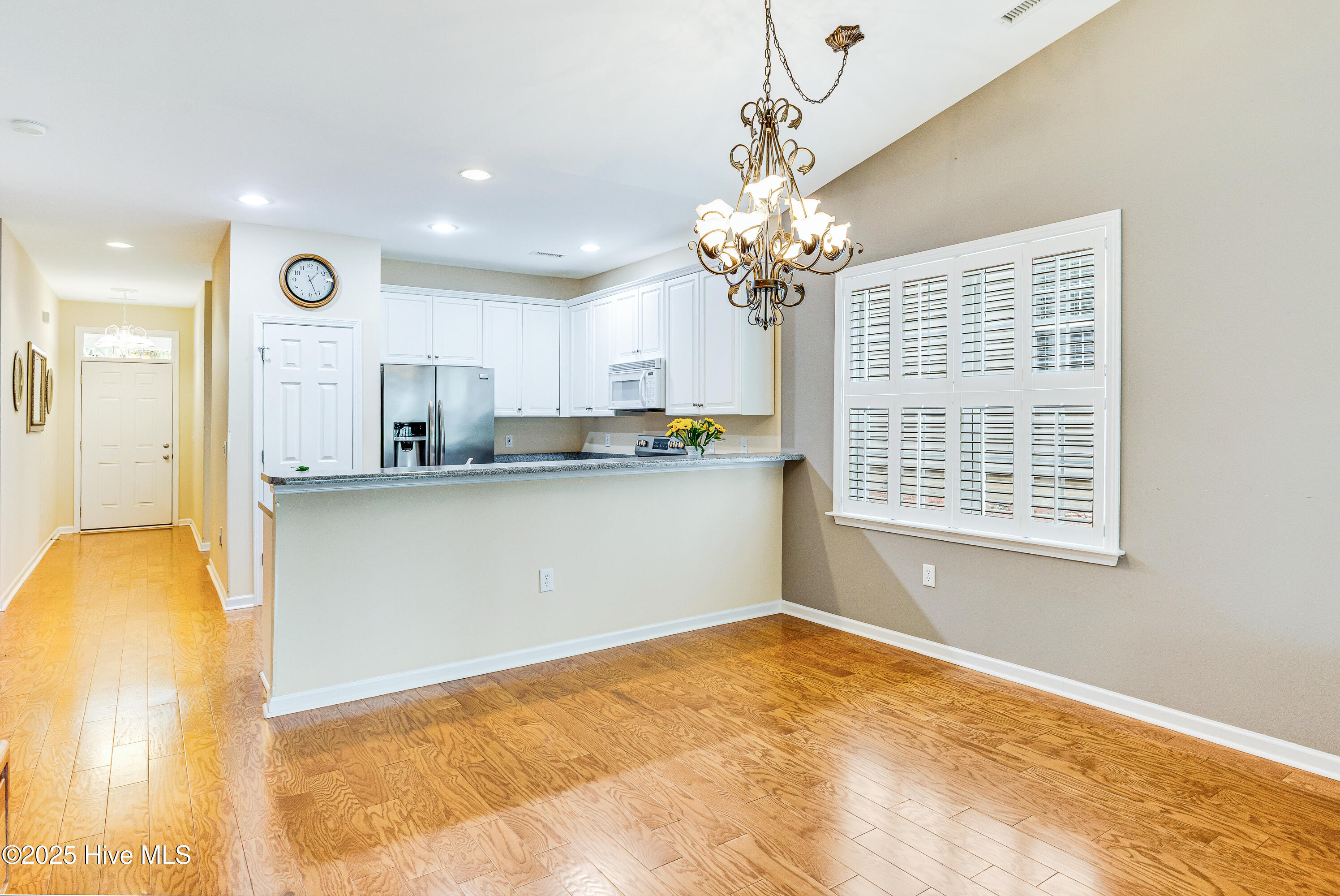 100537164 | Photo 17