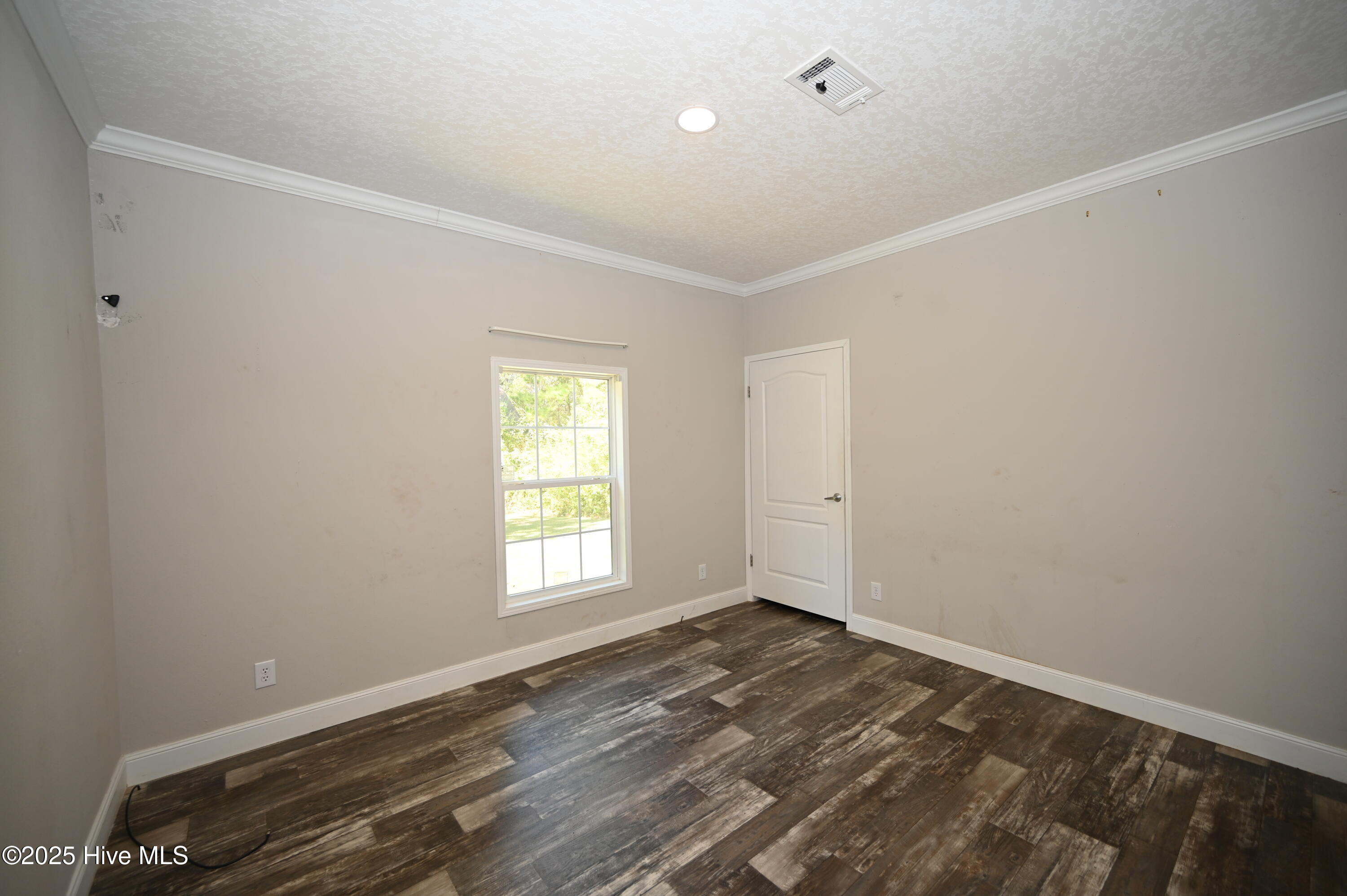 100541262 | Photo 33