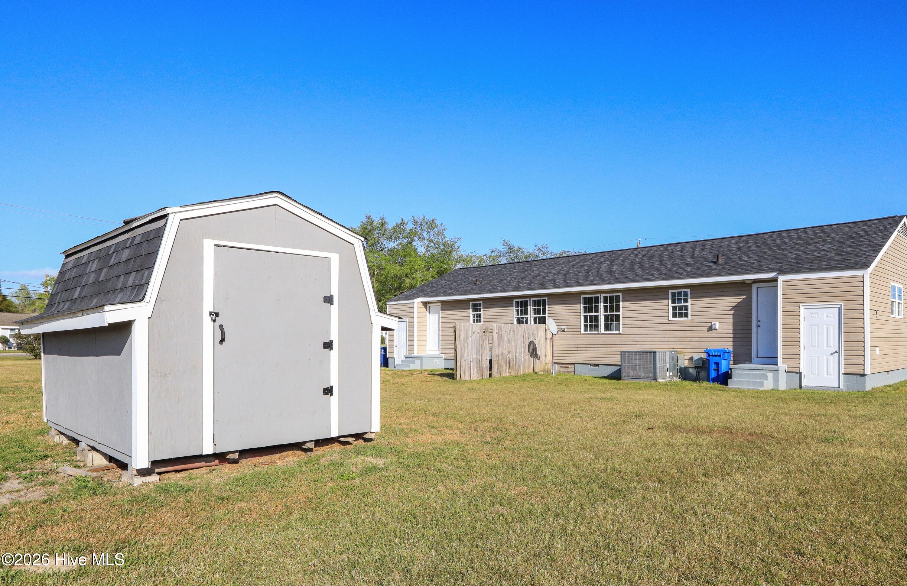 100563835 | Photo 41