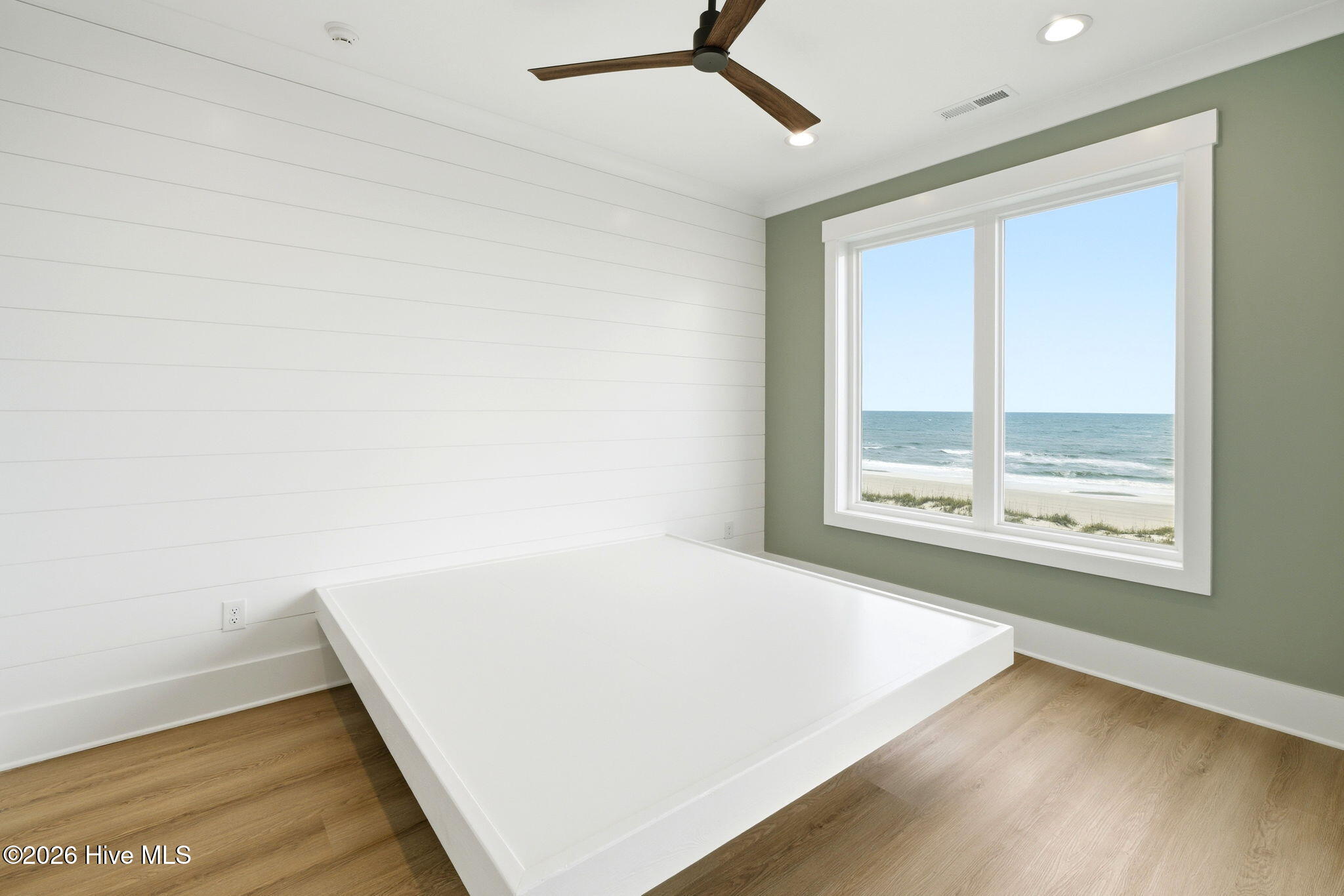 100564947 | Photo 40