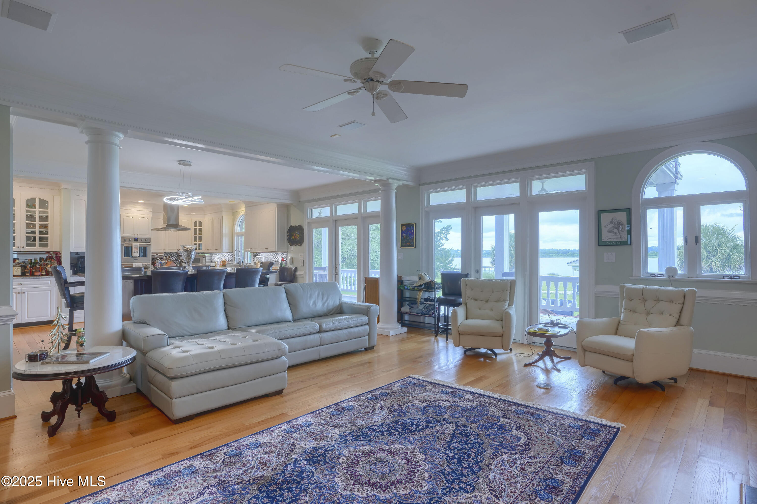 100512986 | Photo 18