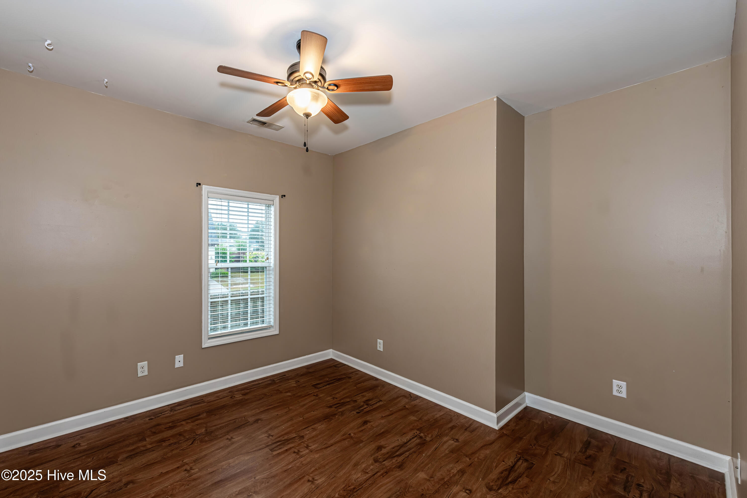 100539008 | Photo 38