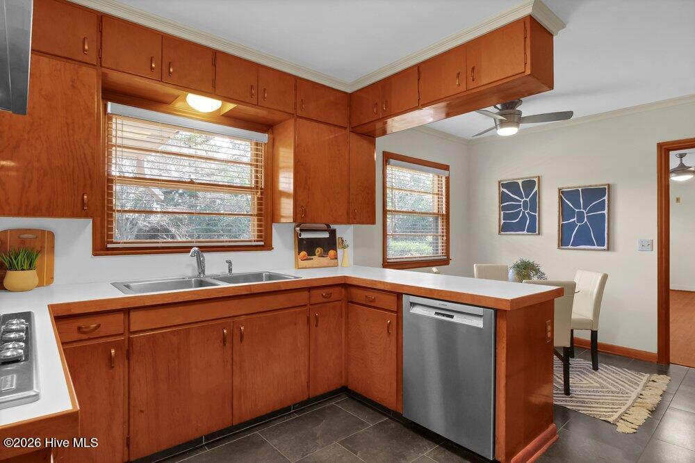 100522690 | Photo 19