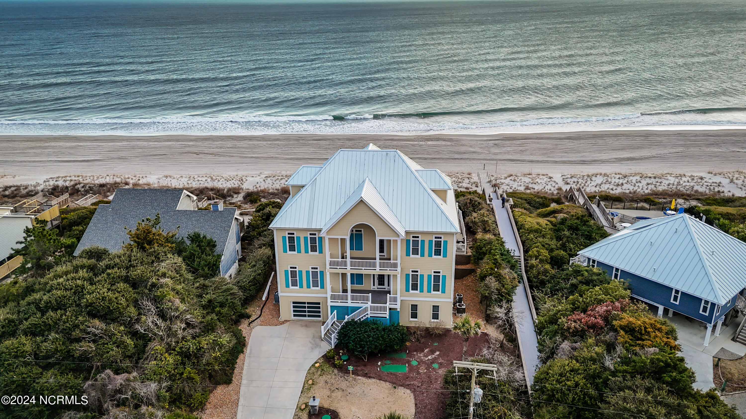 Homes for sale in Emerald Isle, NC | 7127 Ocean Dr, Emerald Isle, NC 28594 | MLS# 100429078
