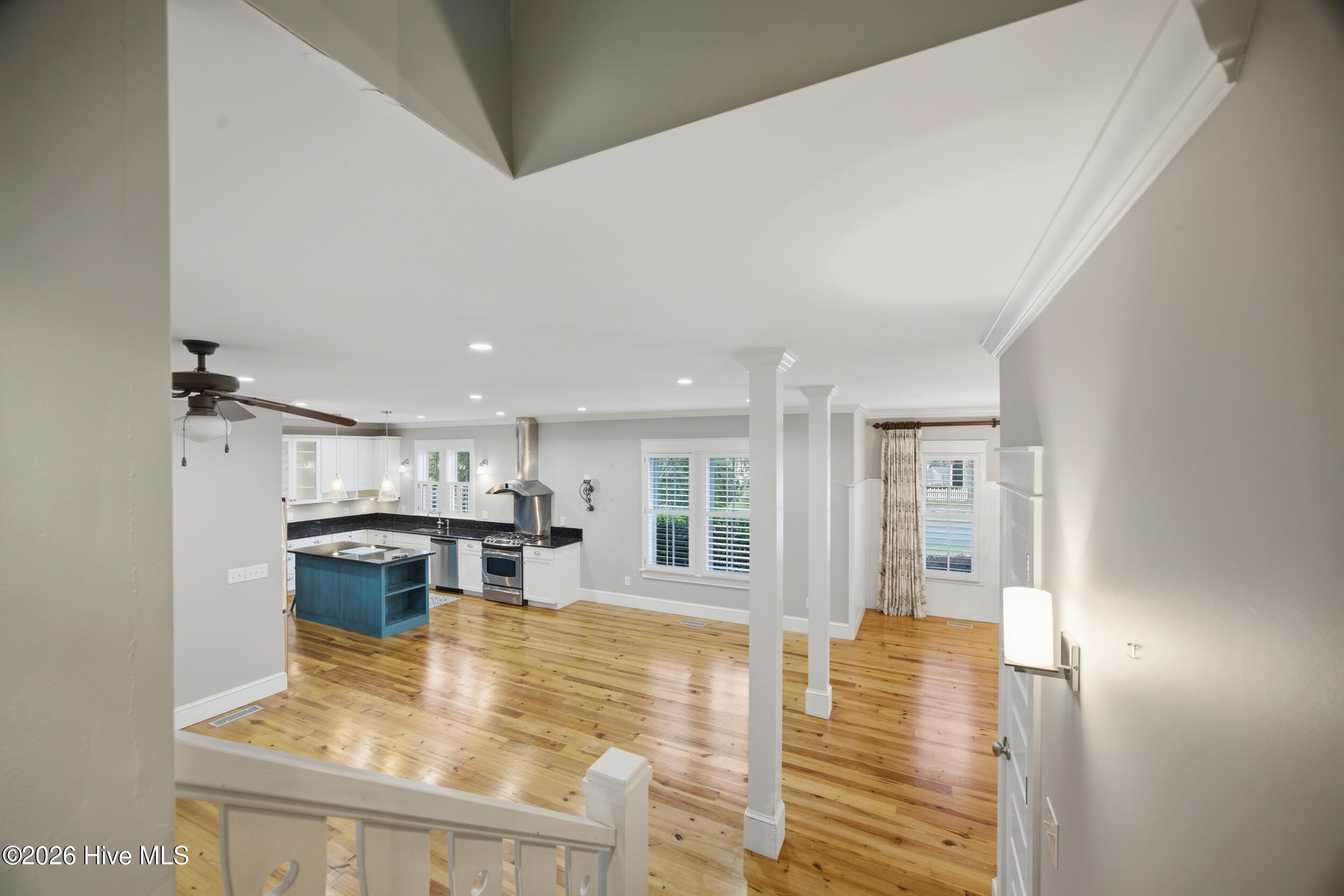 100566122 | Photo 45