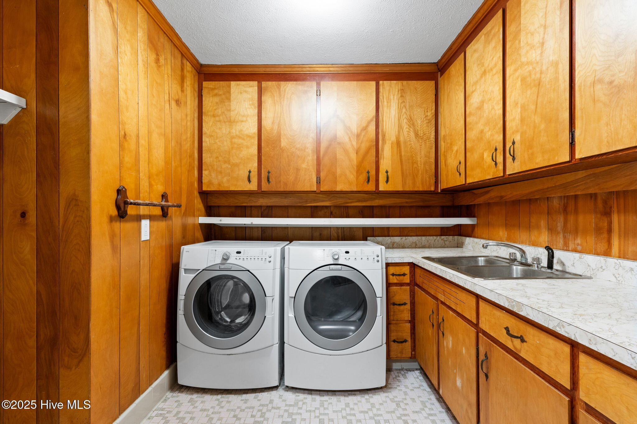 100526462 | Photo 26