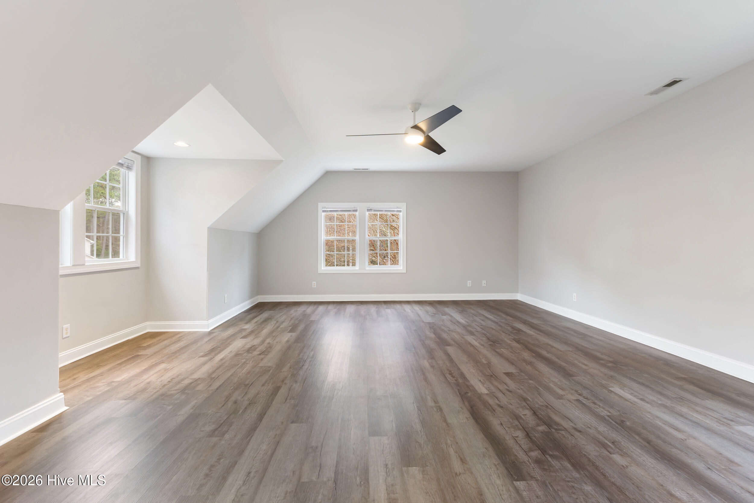 100557722 | Photo 33