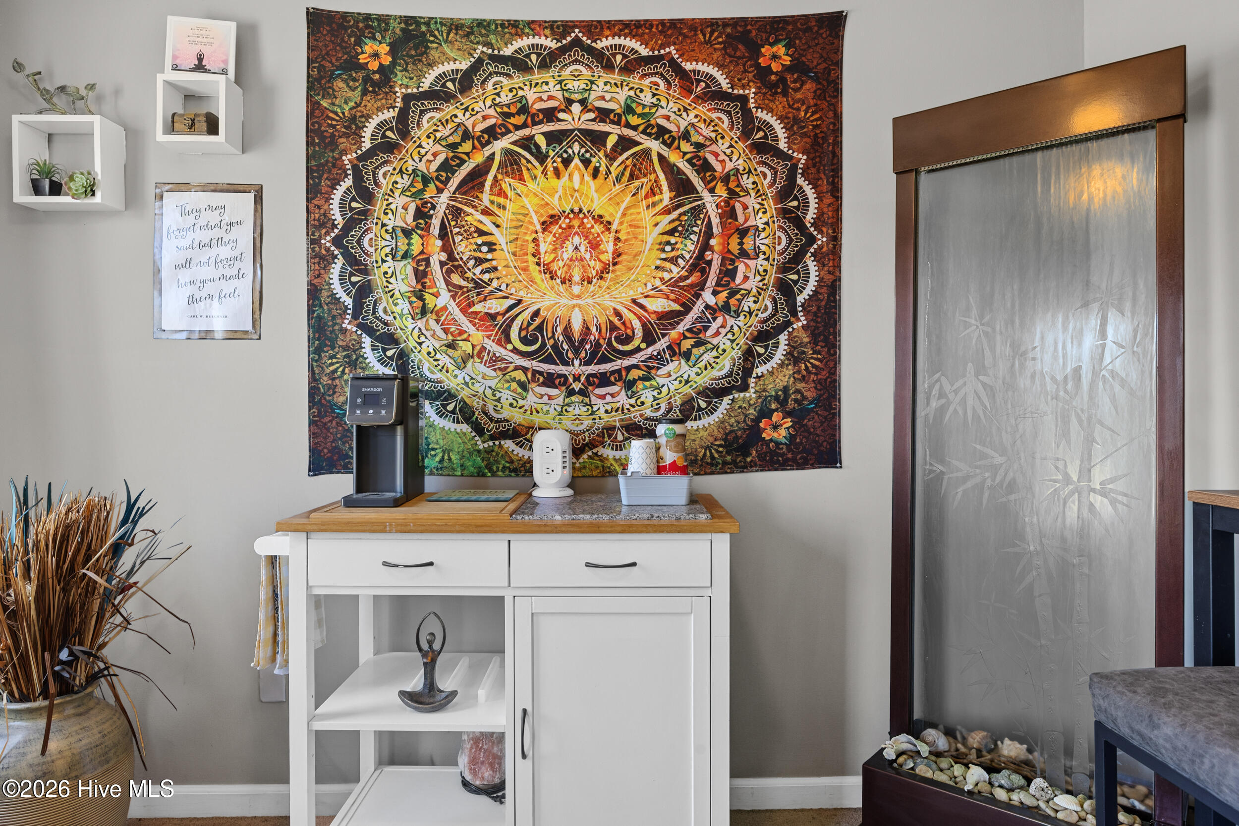 100569282 | Photo 28