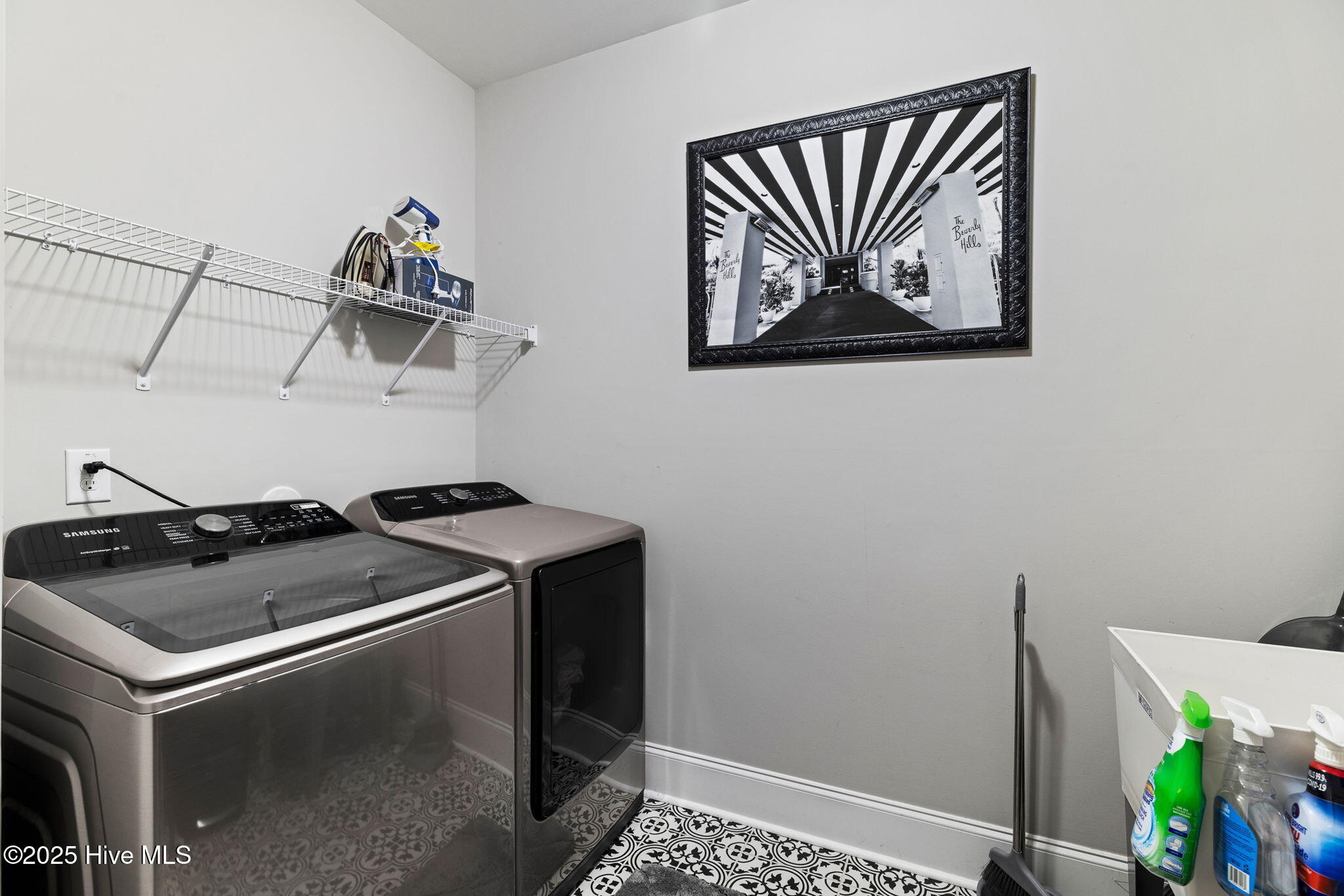 100542385 | Photo 40