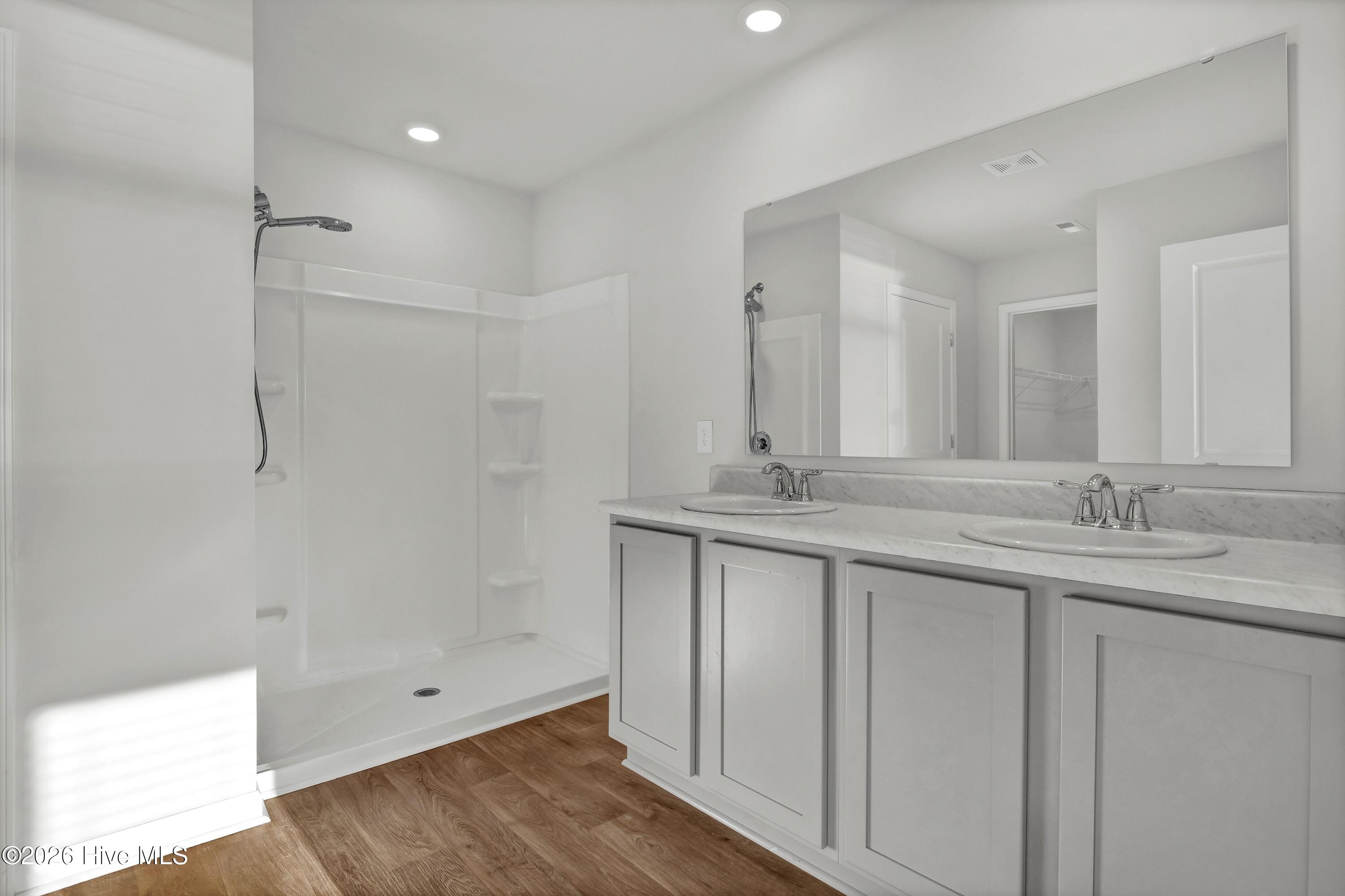 100558236 | Photo 17