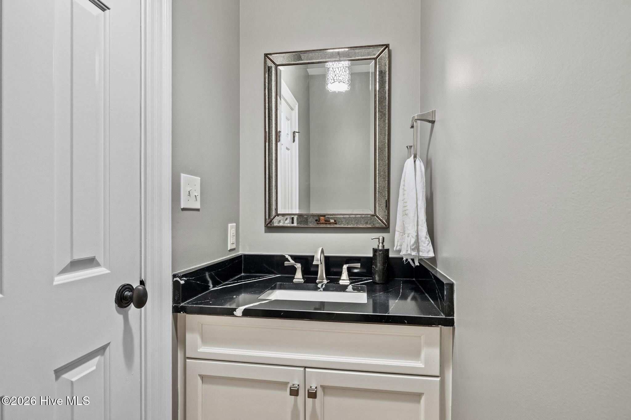 100554382 | Photo 51