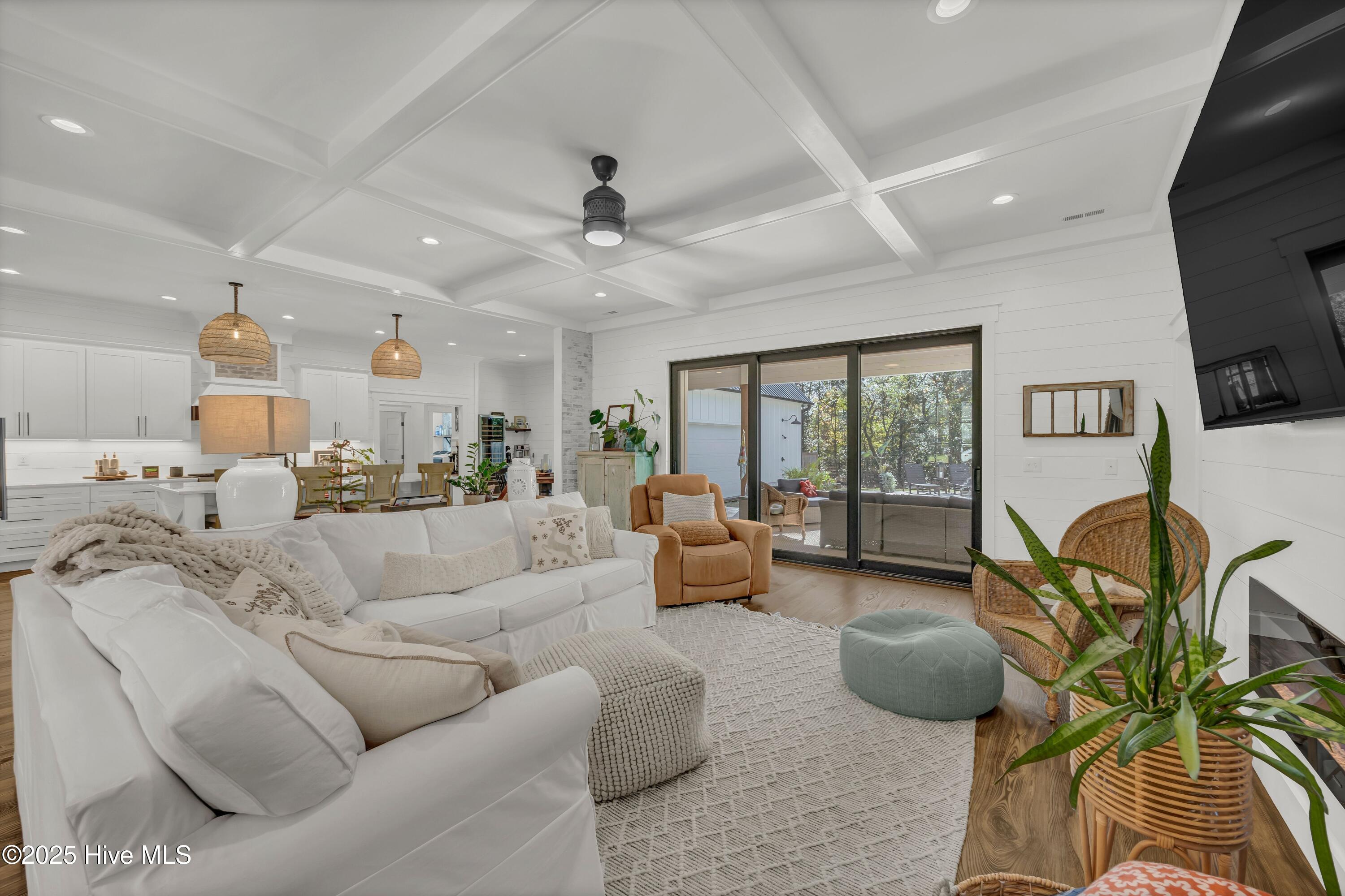 100543127 | Photo 12