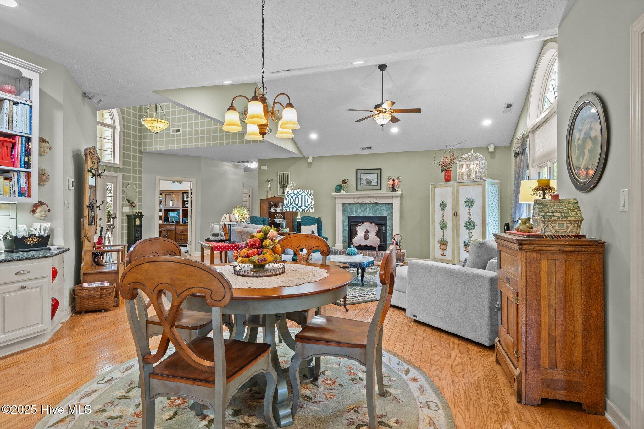 100517626 | Photo 12