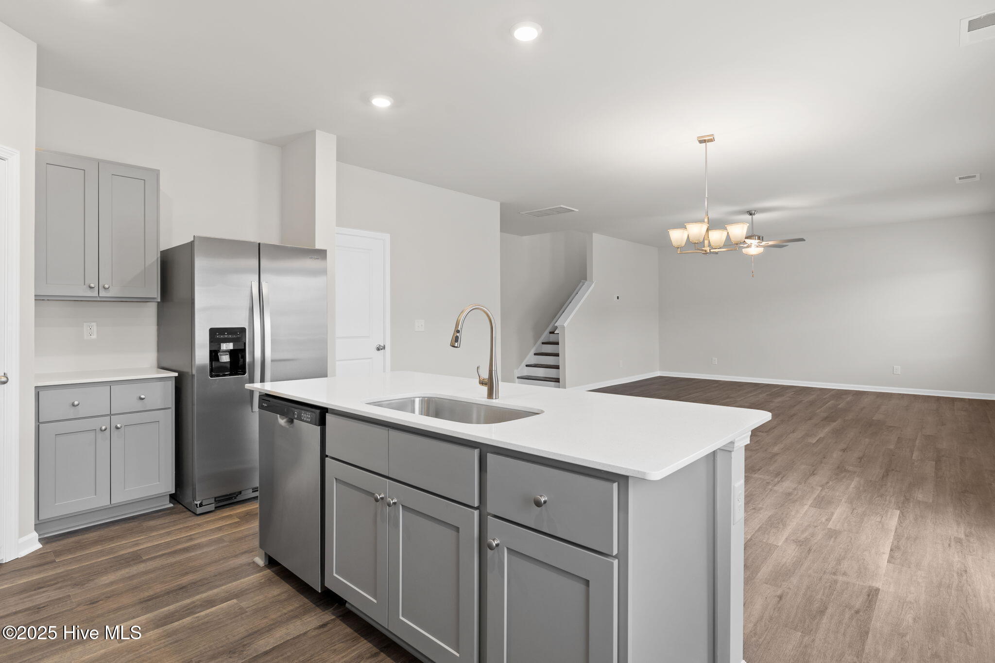 100507185 | Photo 14