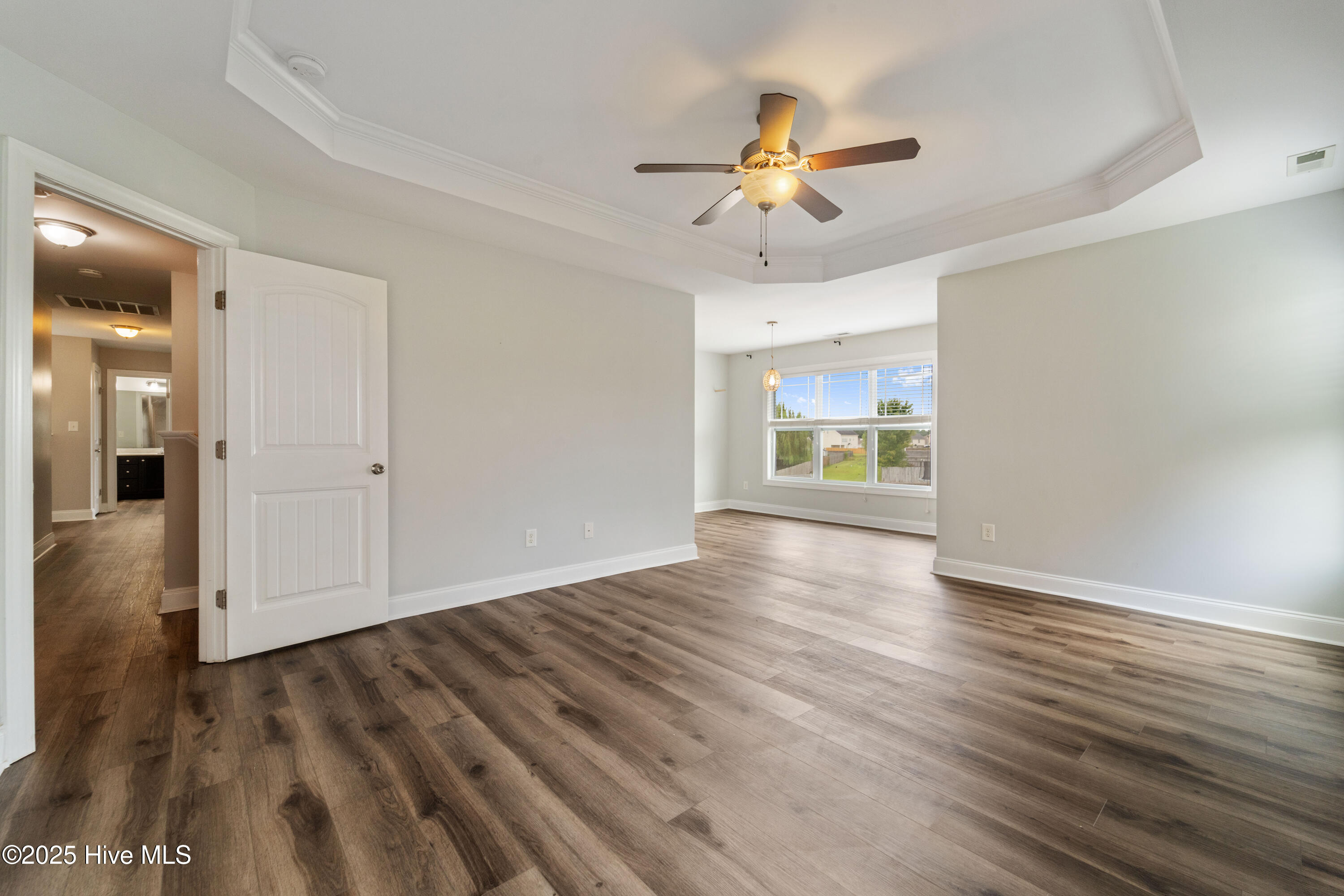 100525842 | Photo 48