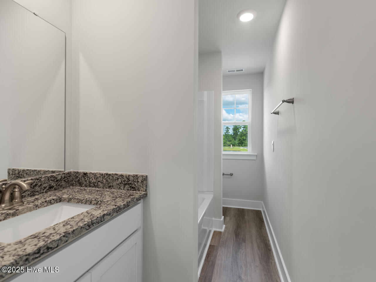 100567988 | Photo 27