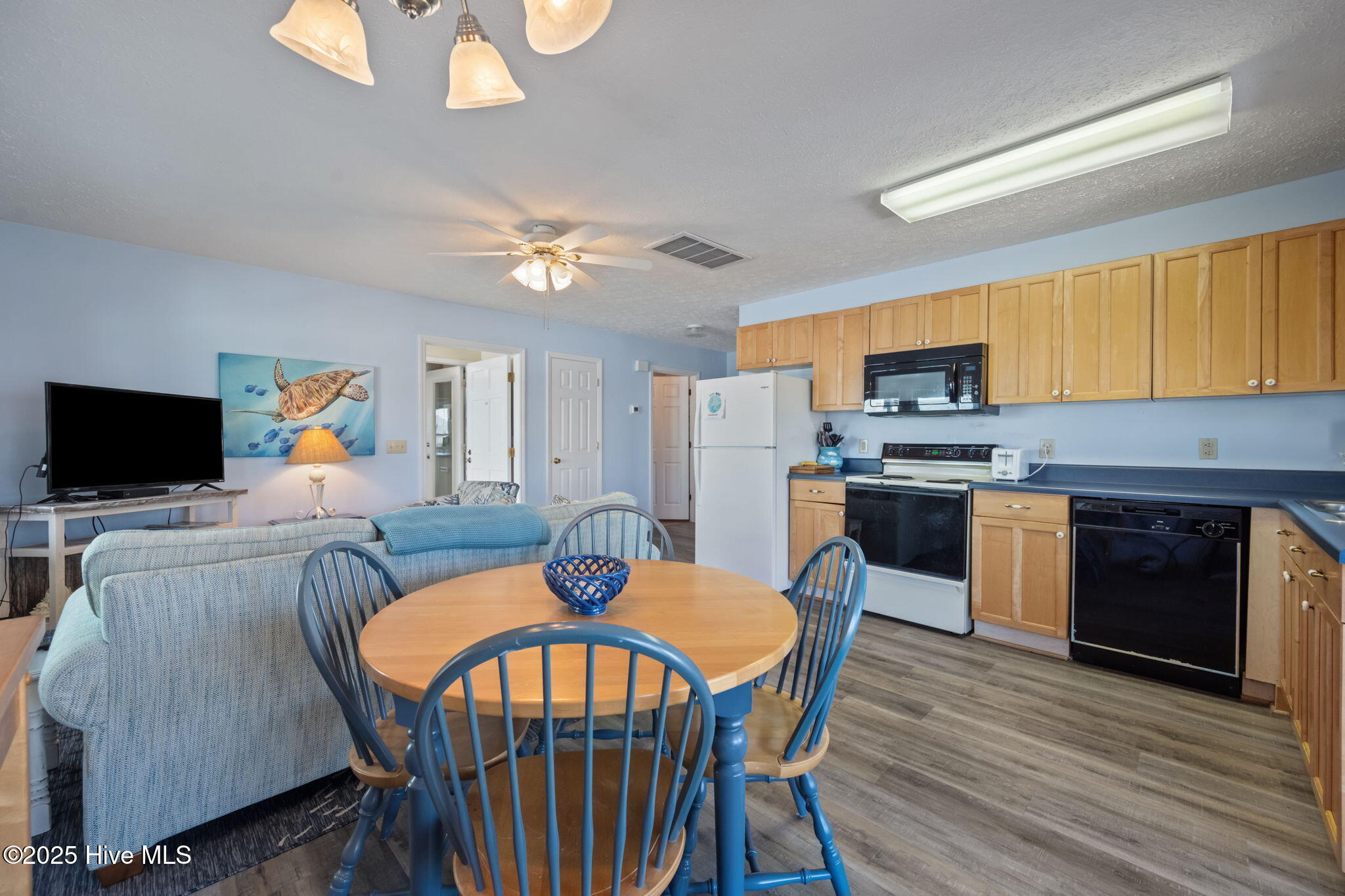 100538704 | Photo 51