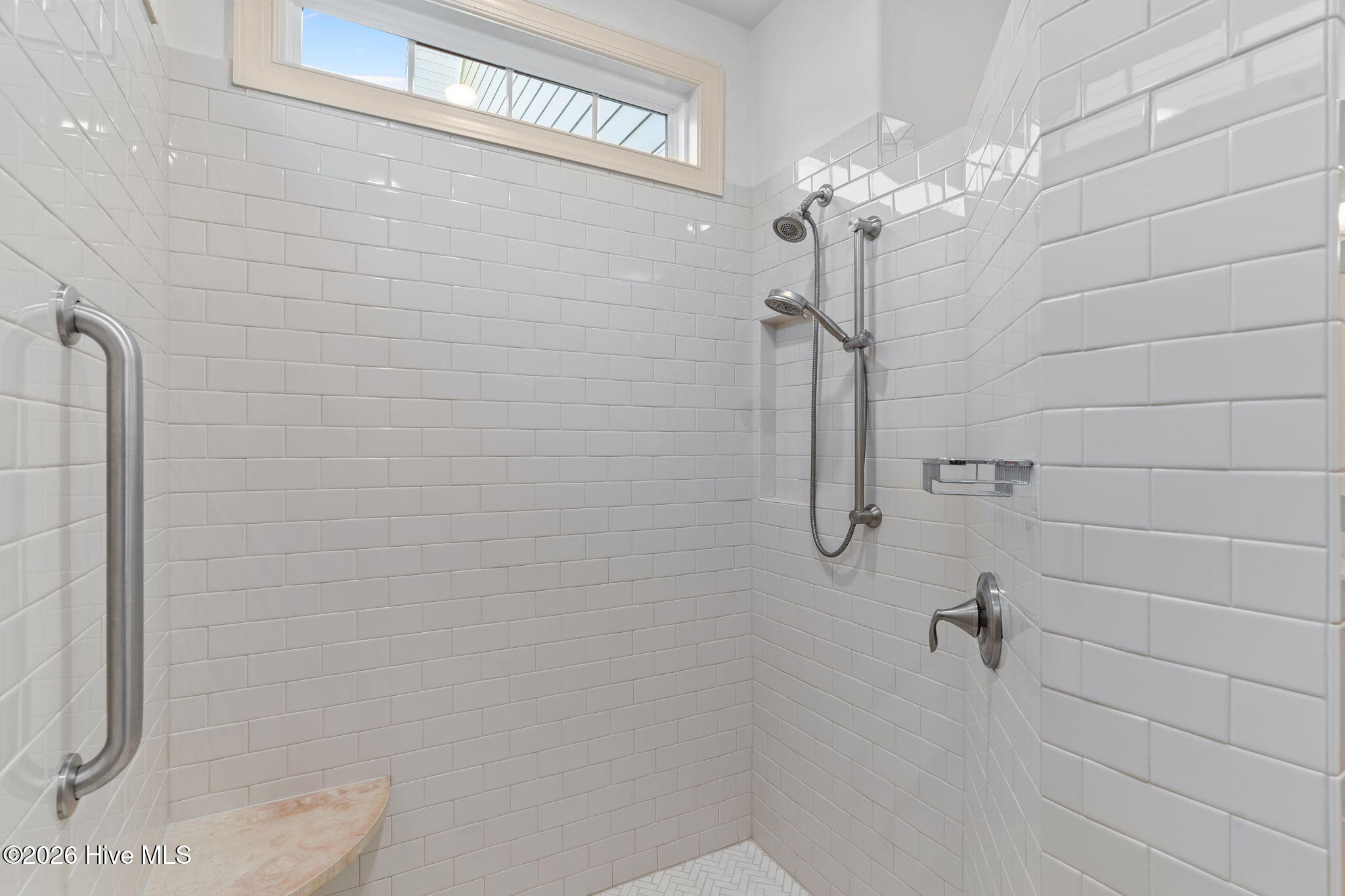 100566700 | Photo 26