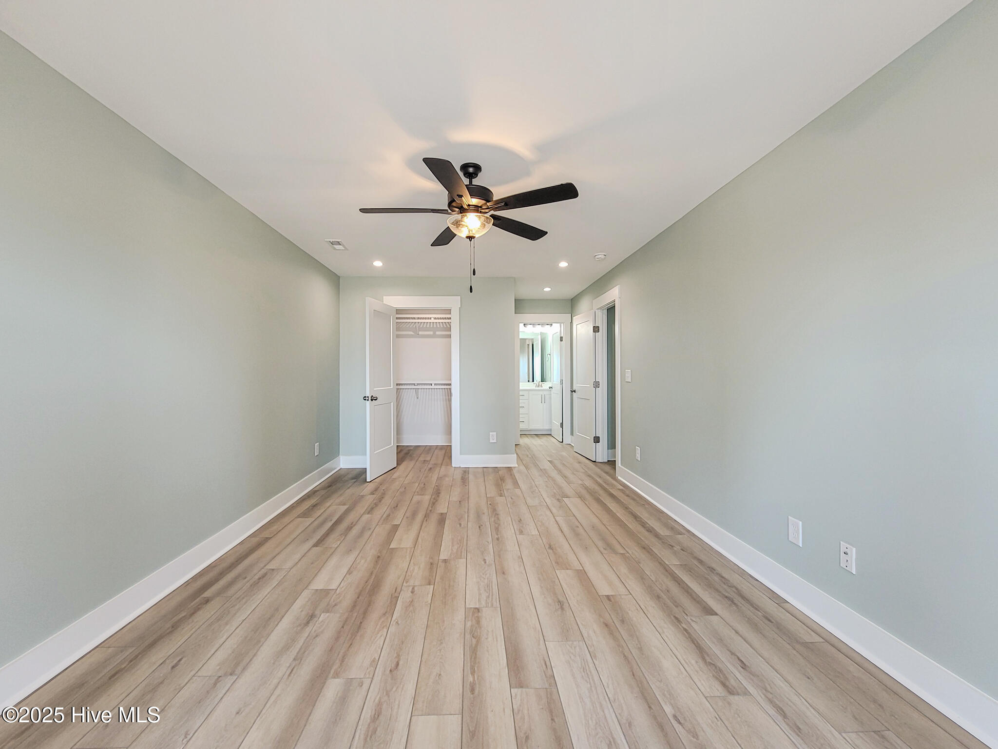 100517147 | Photo 25