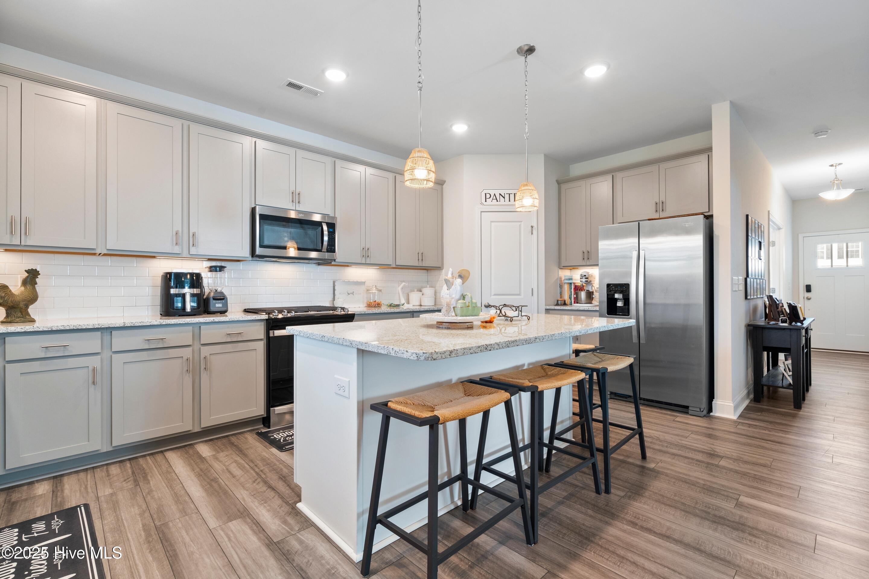 100527071 | Photo 12