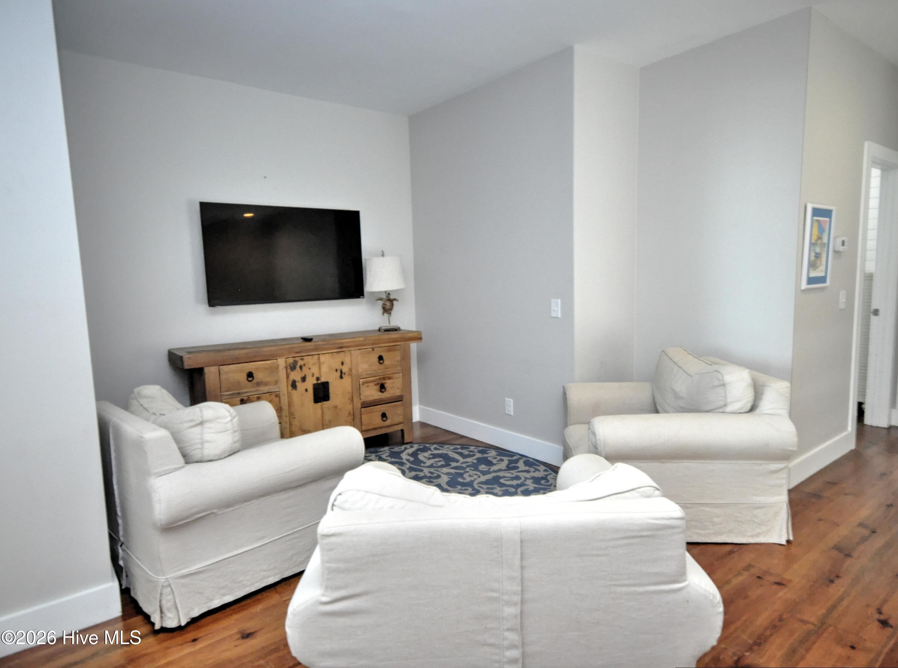 100561409 | Photo 42