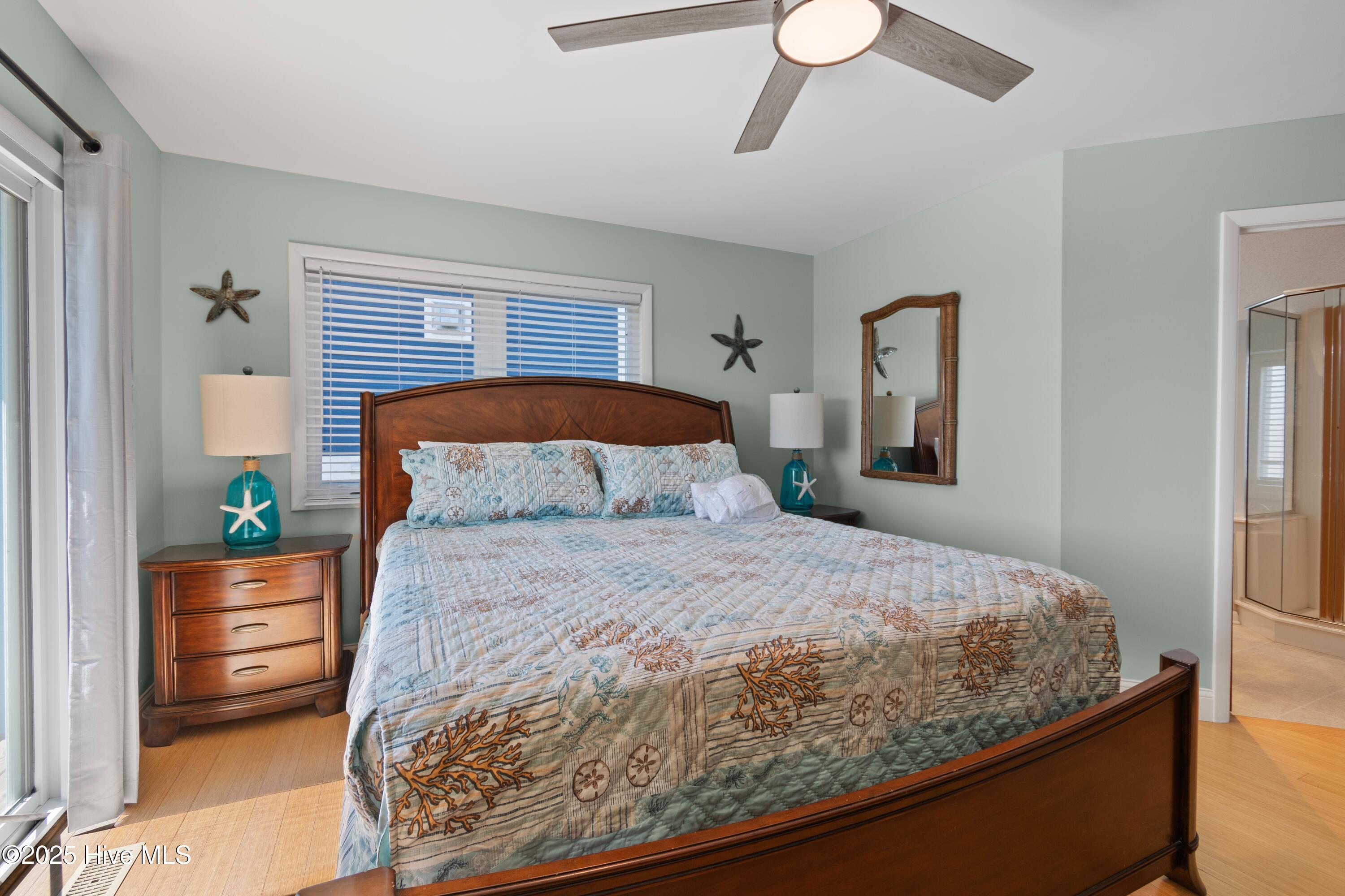 100494024 | Photo 43