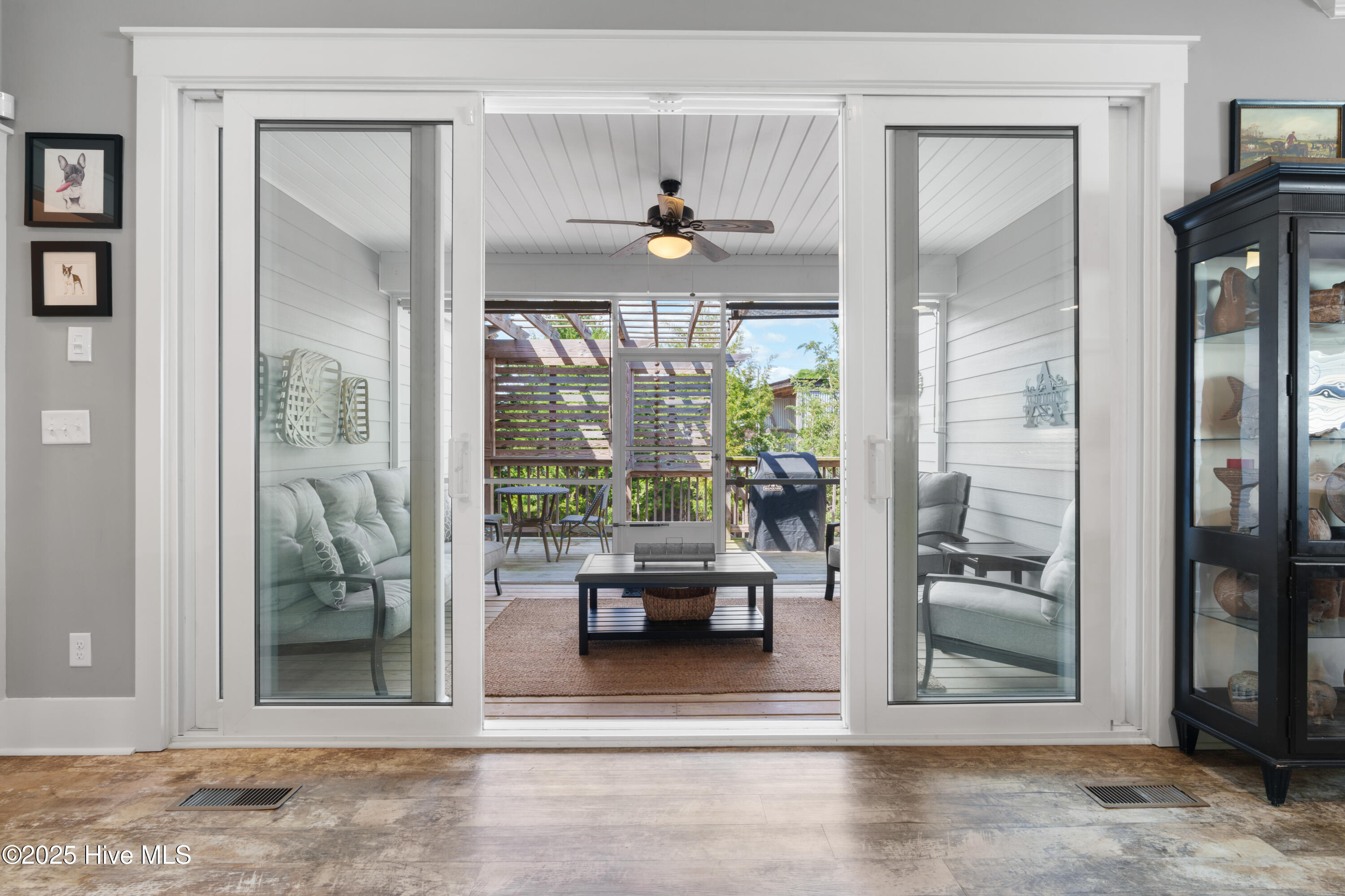 100543866 | Photo 31