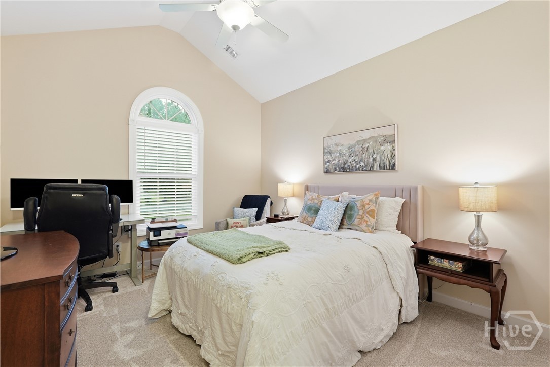 Front bedroom 1/4