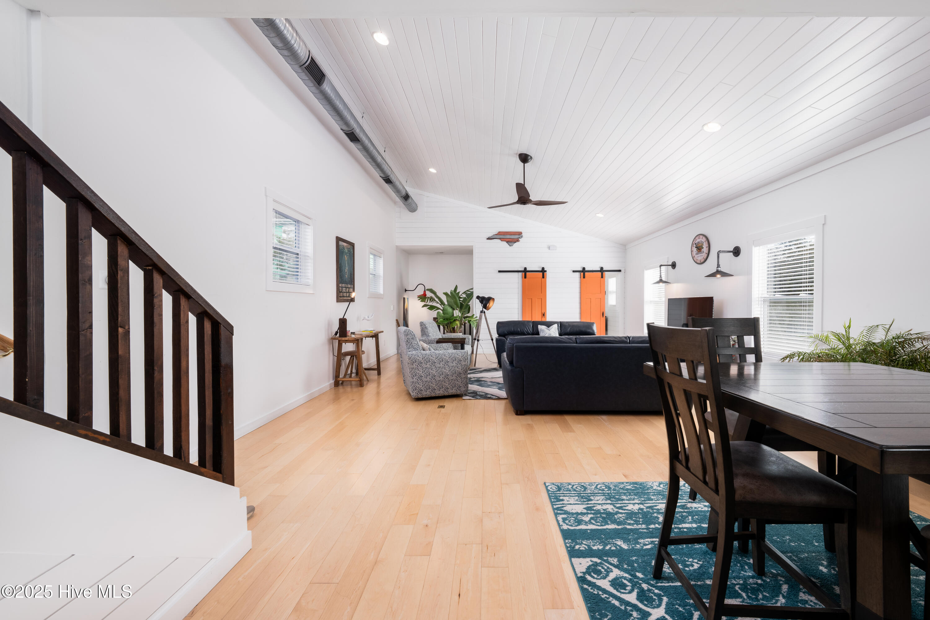 100494864 | Photo 10