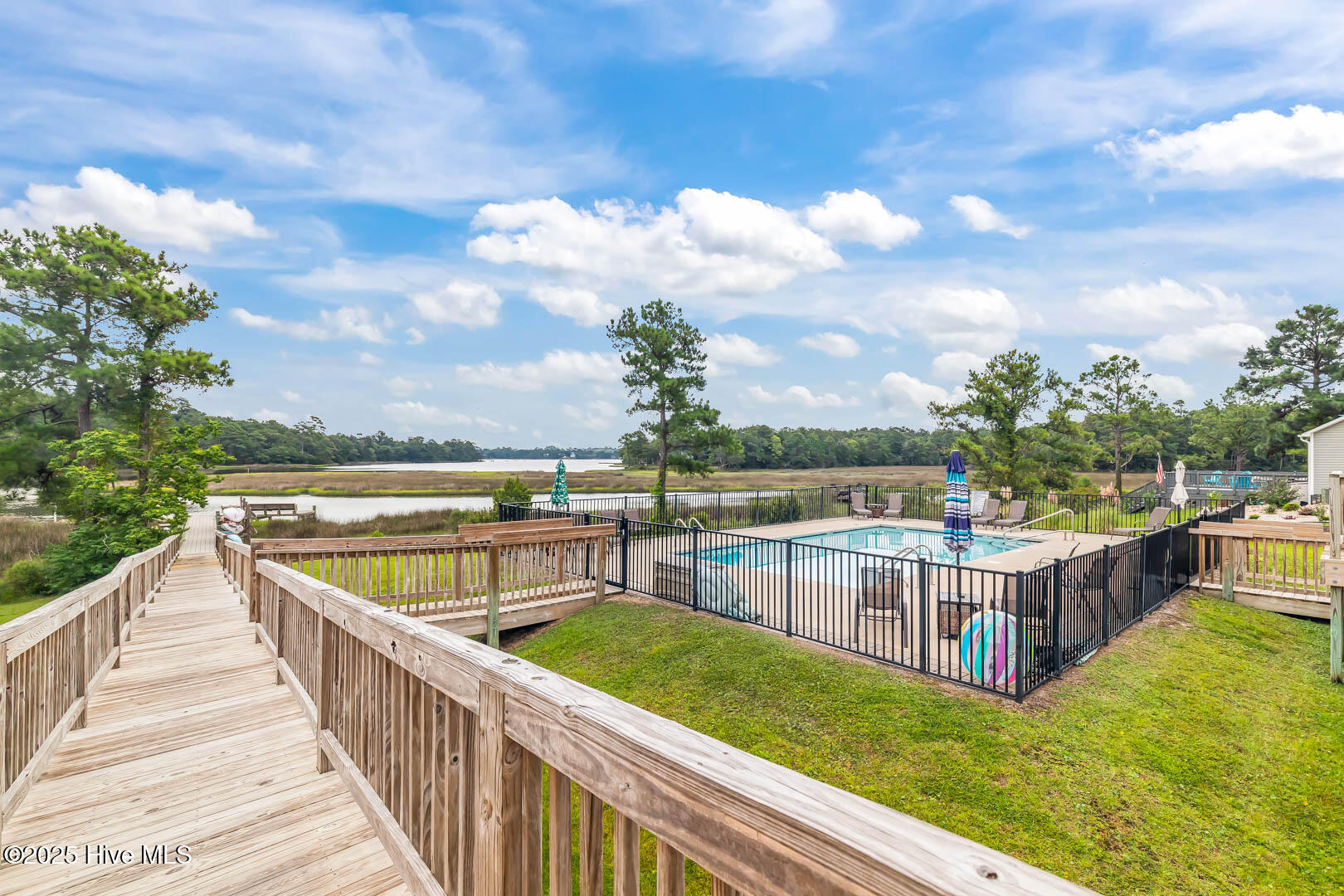 100544097 | Photo 83