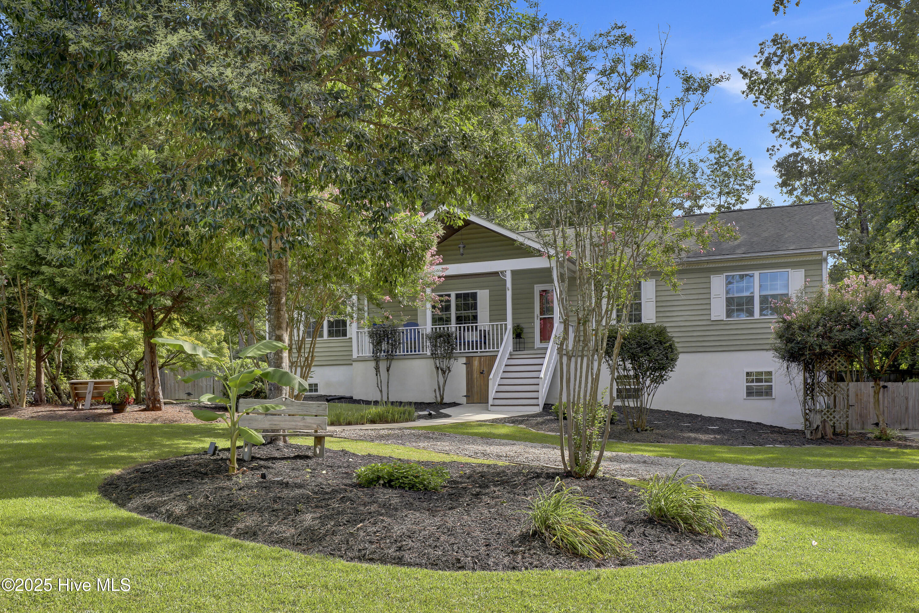 100525389 | Photo 43