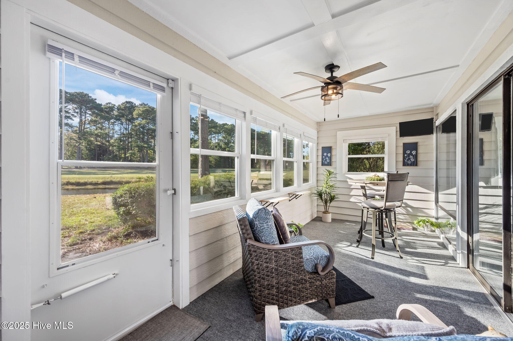 100537179 | Photo 28