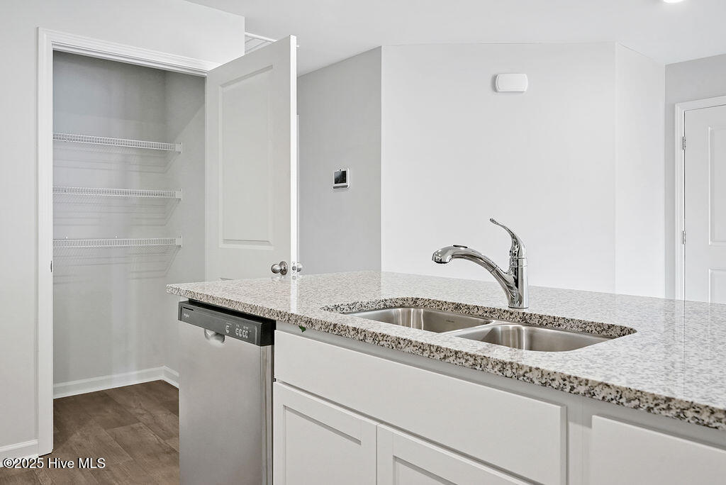 100520546 | Photo 12