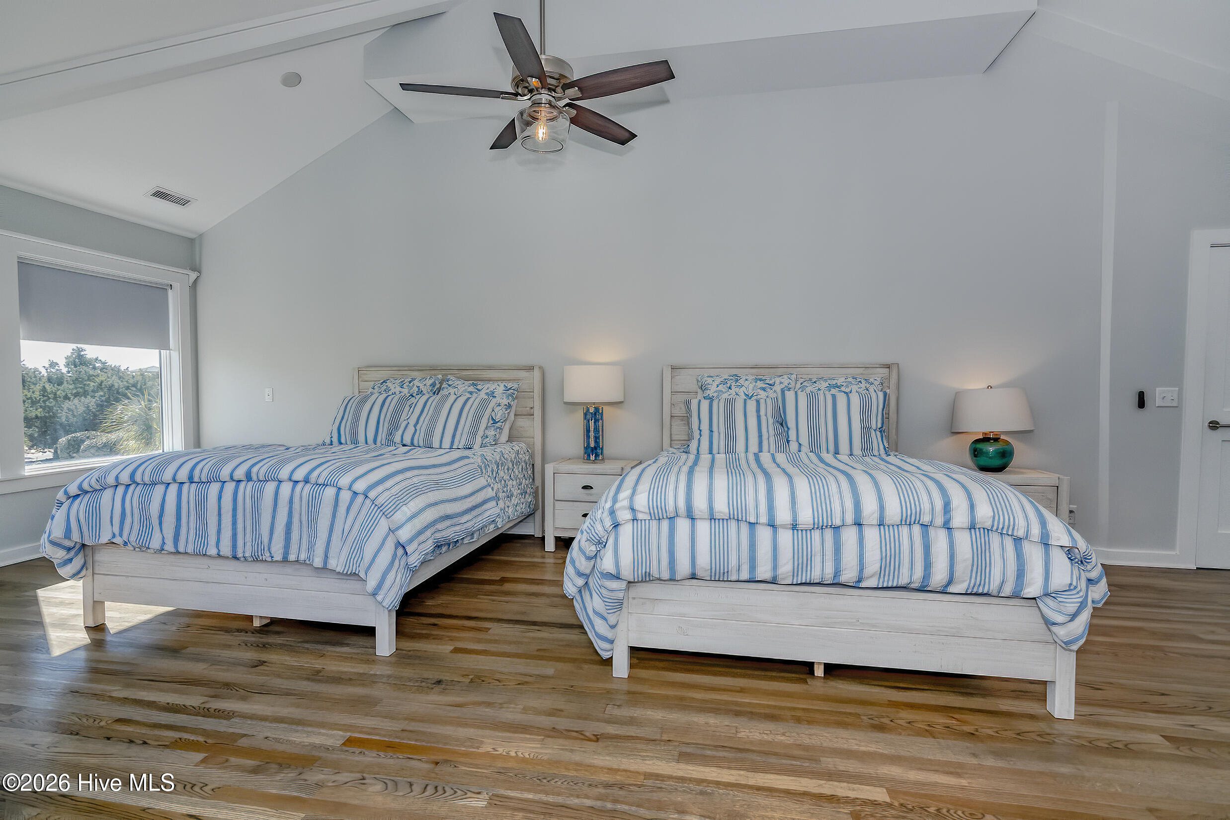 100560271 | Photo 49