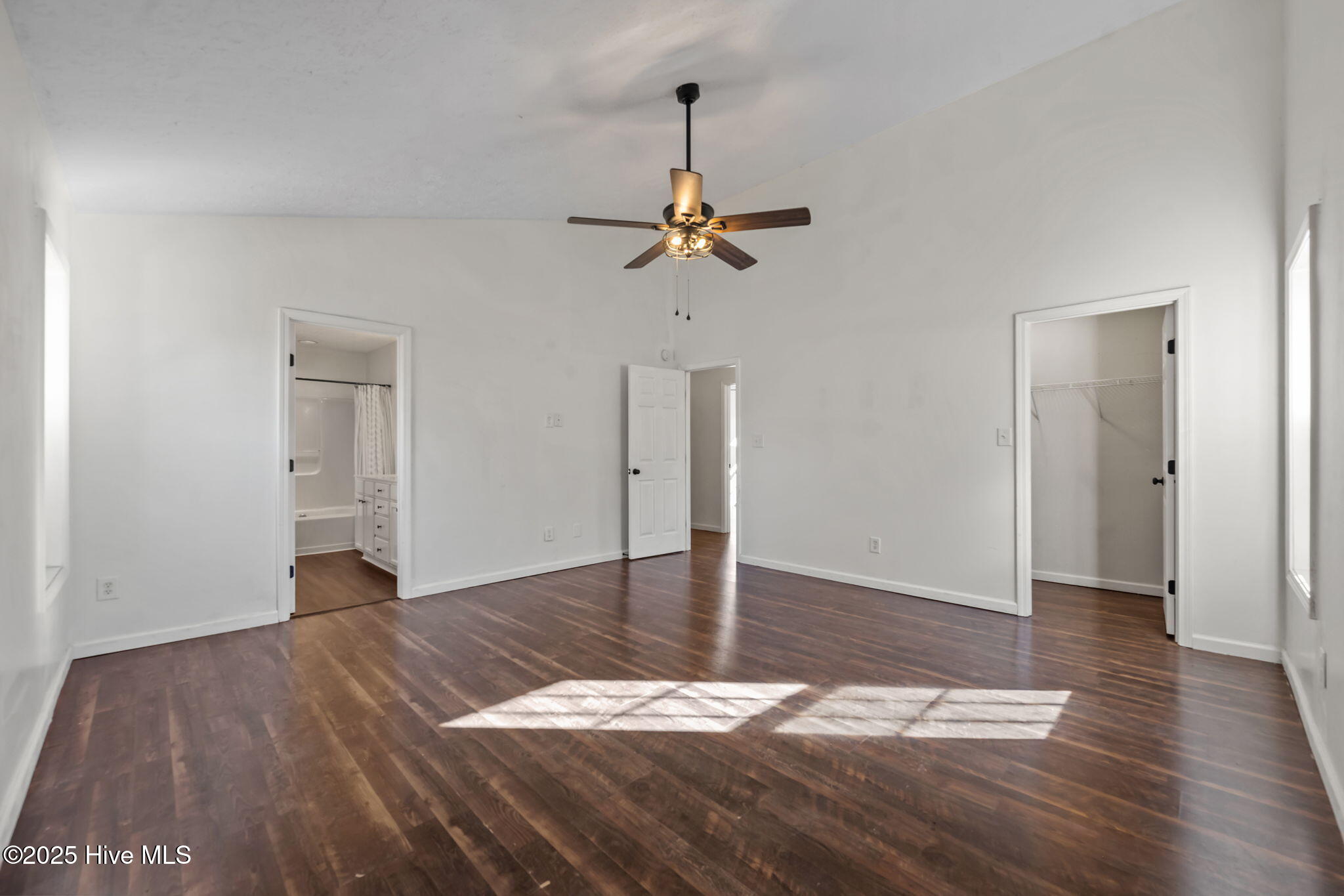 100546746 | Photo 25