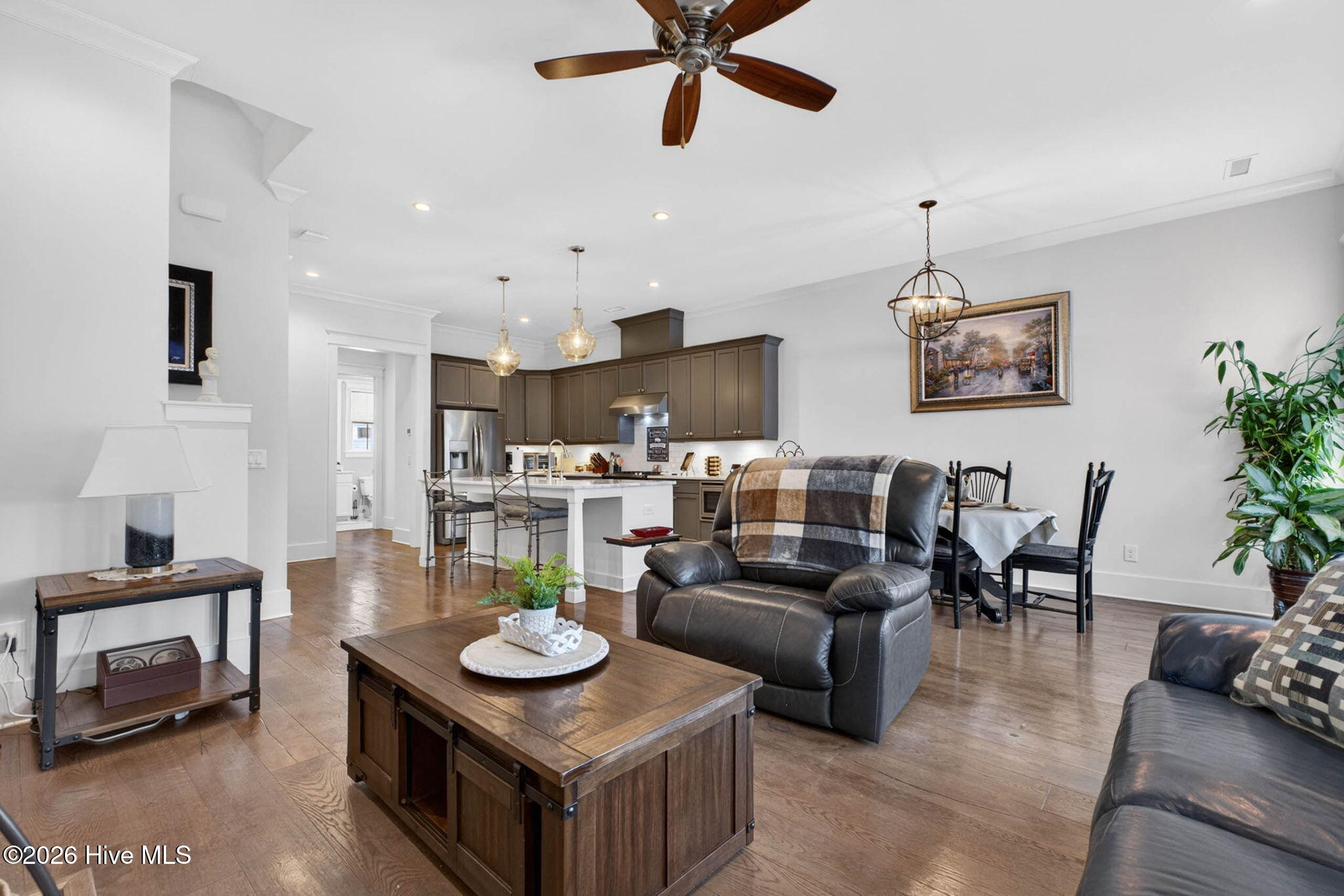 100569048 | Photo 16