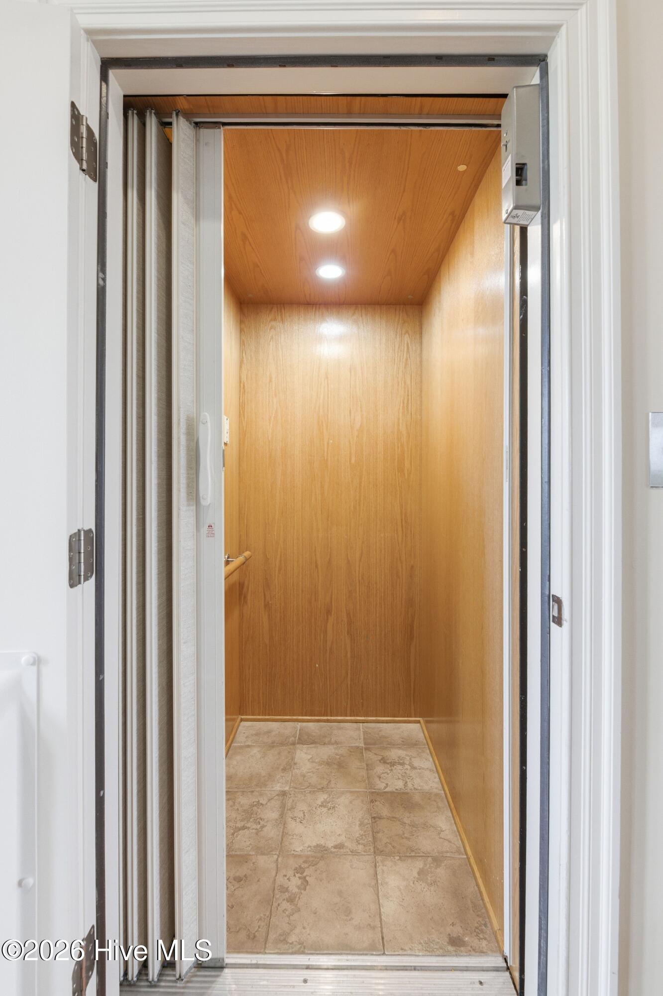 100564058 | Photo 61