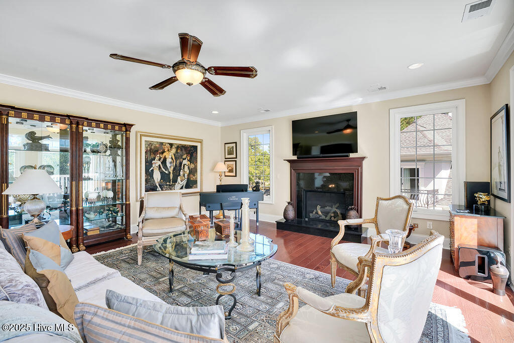 100535984 | Photo 46