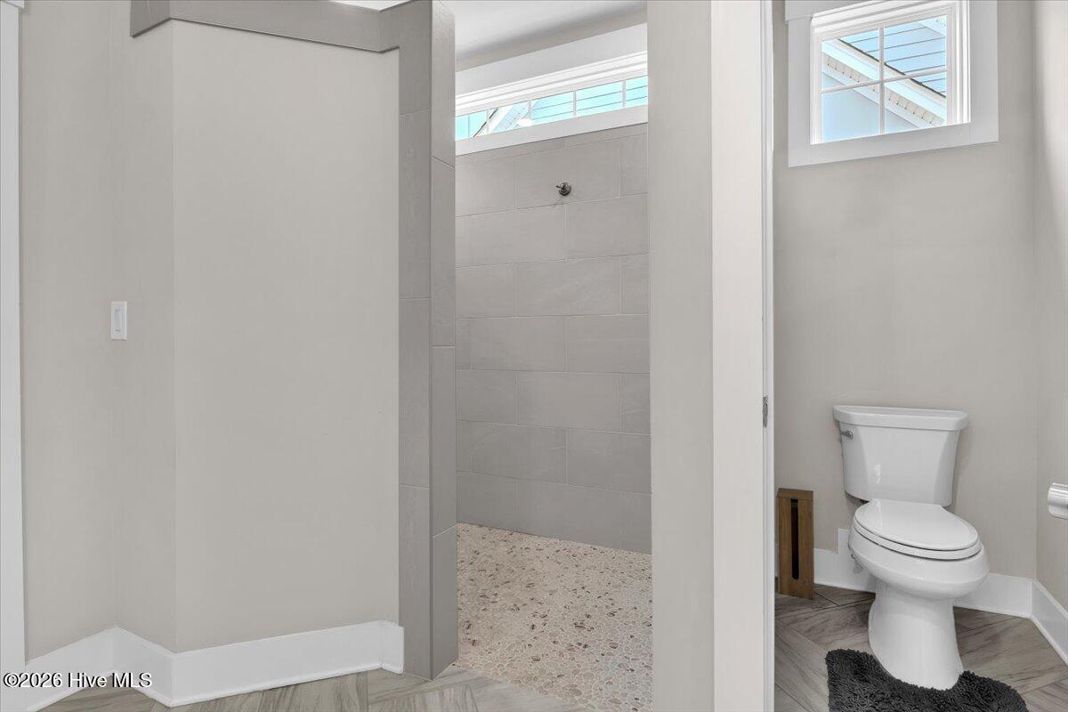 100558709 | Photo 49