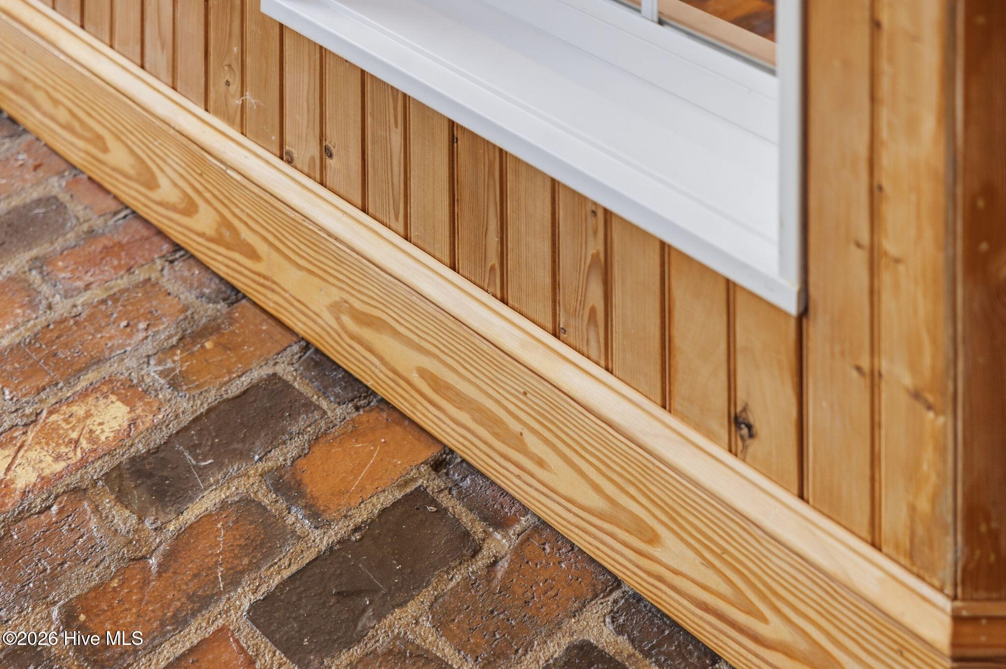 100561180 | Photo 38