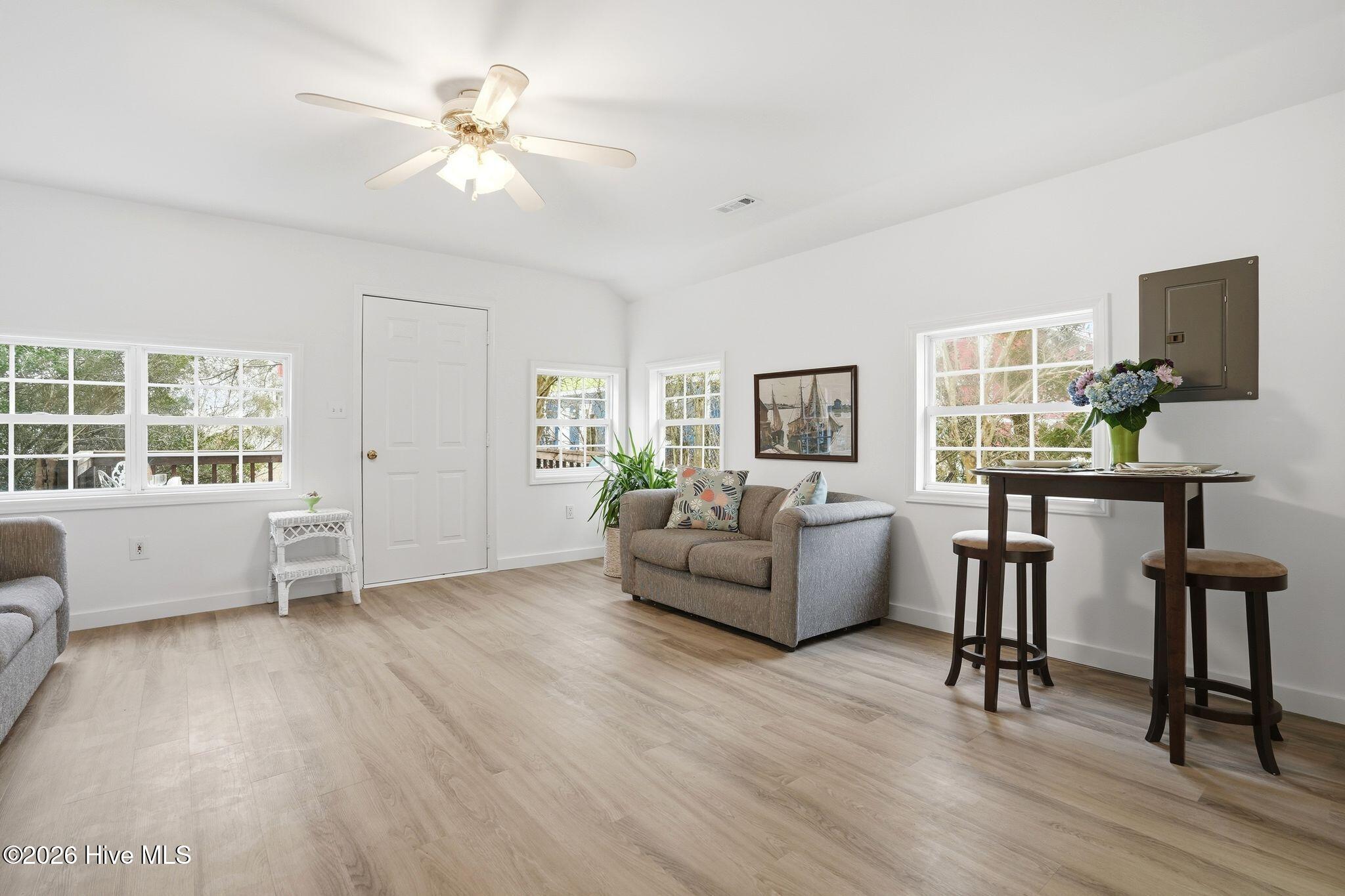 100553931 | Photo 15