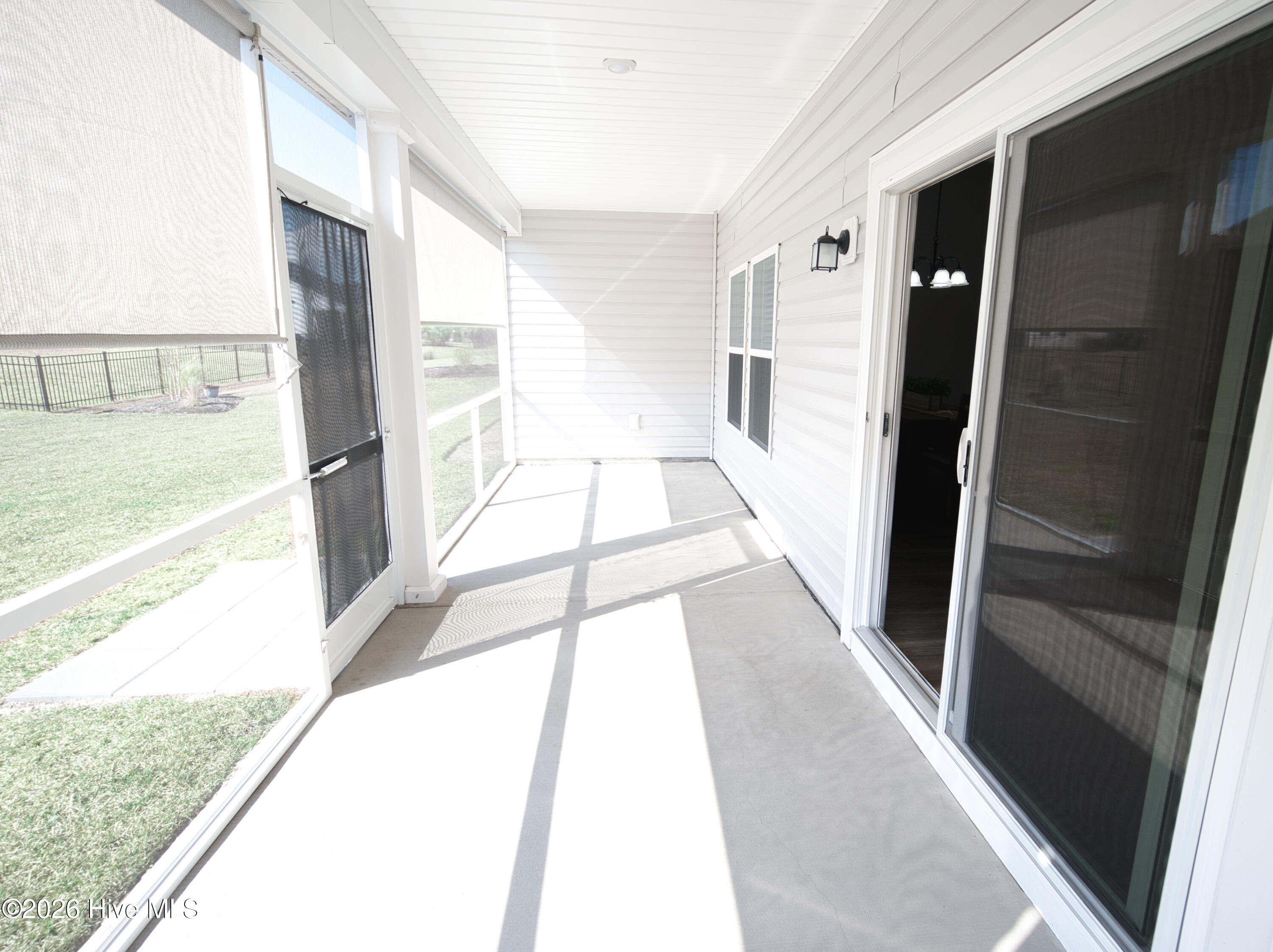 100559386 | Photo 46