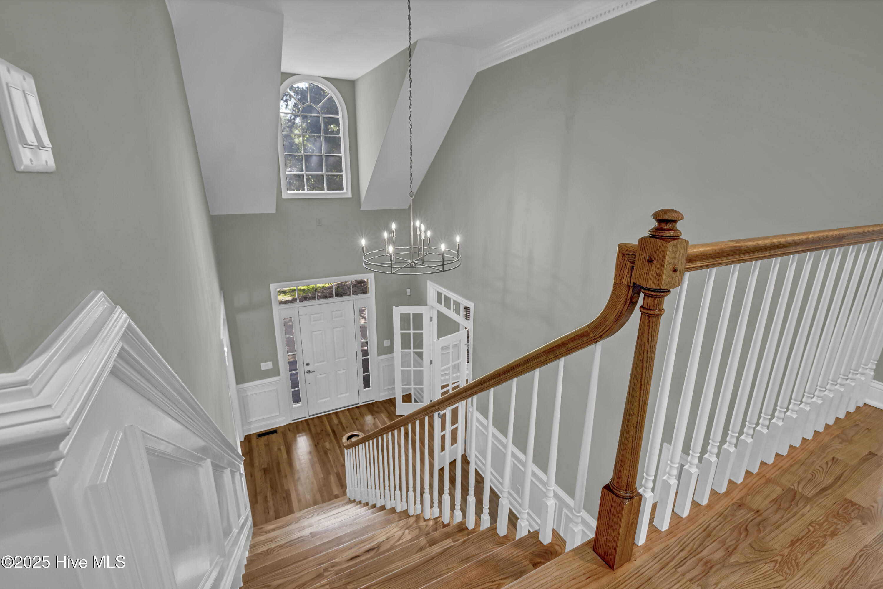 100565717 | Photo 36